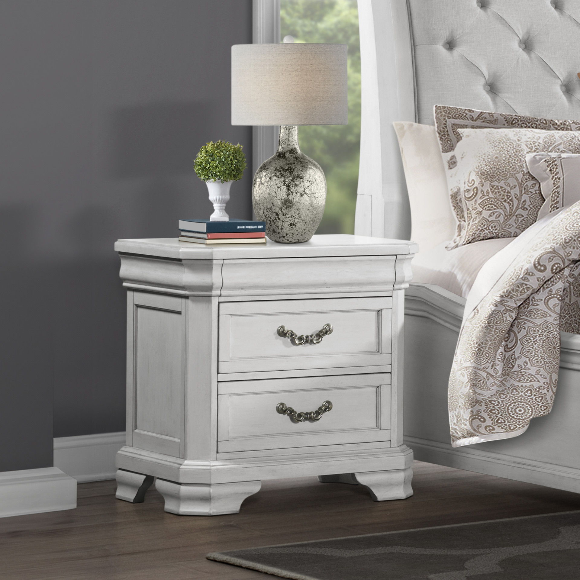 Lyndhurst - Nightstand - Vintage White, white