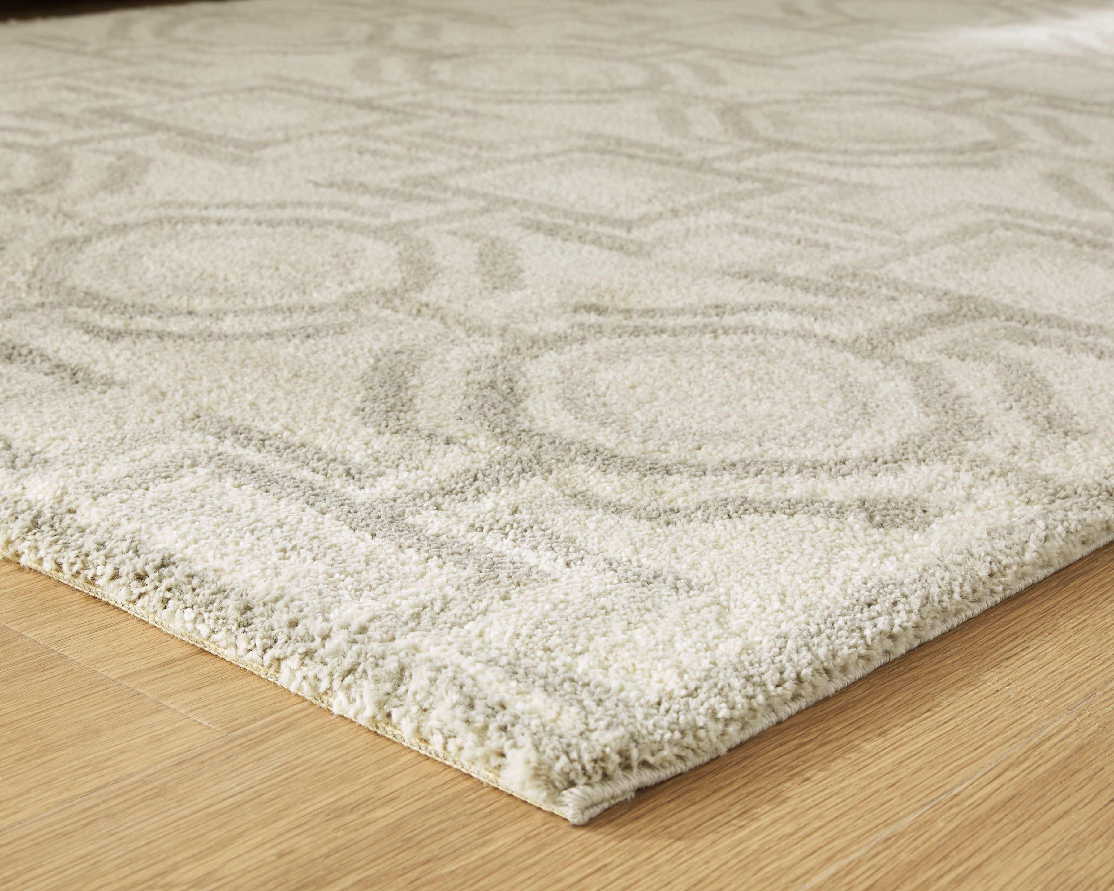 Maconville - 5' x 7' Rug - Ivory / Gray