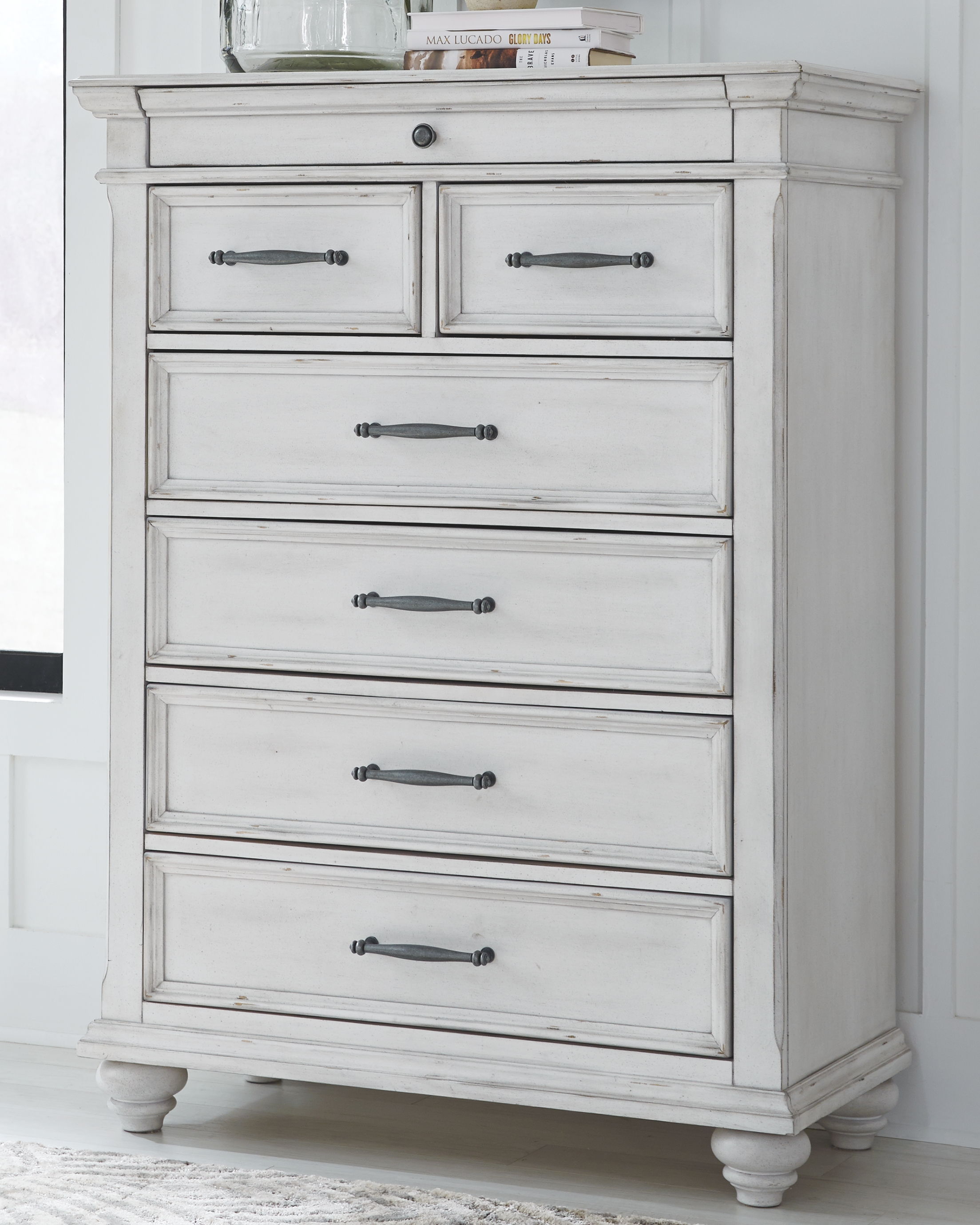 Ashley Furniture Kanwyn - 8 Pc. - Dresser, Mirror, Chest, Queen Panel Bed with Storage Bench, 2 Nightstands - Whitewash - Image 5