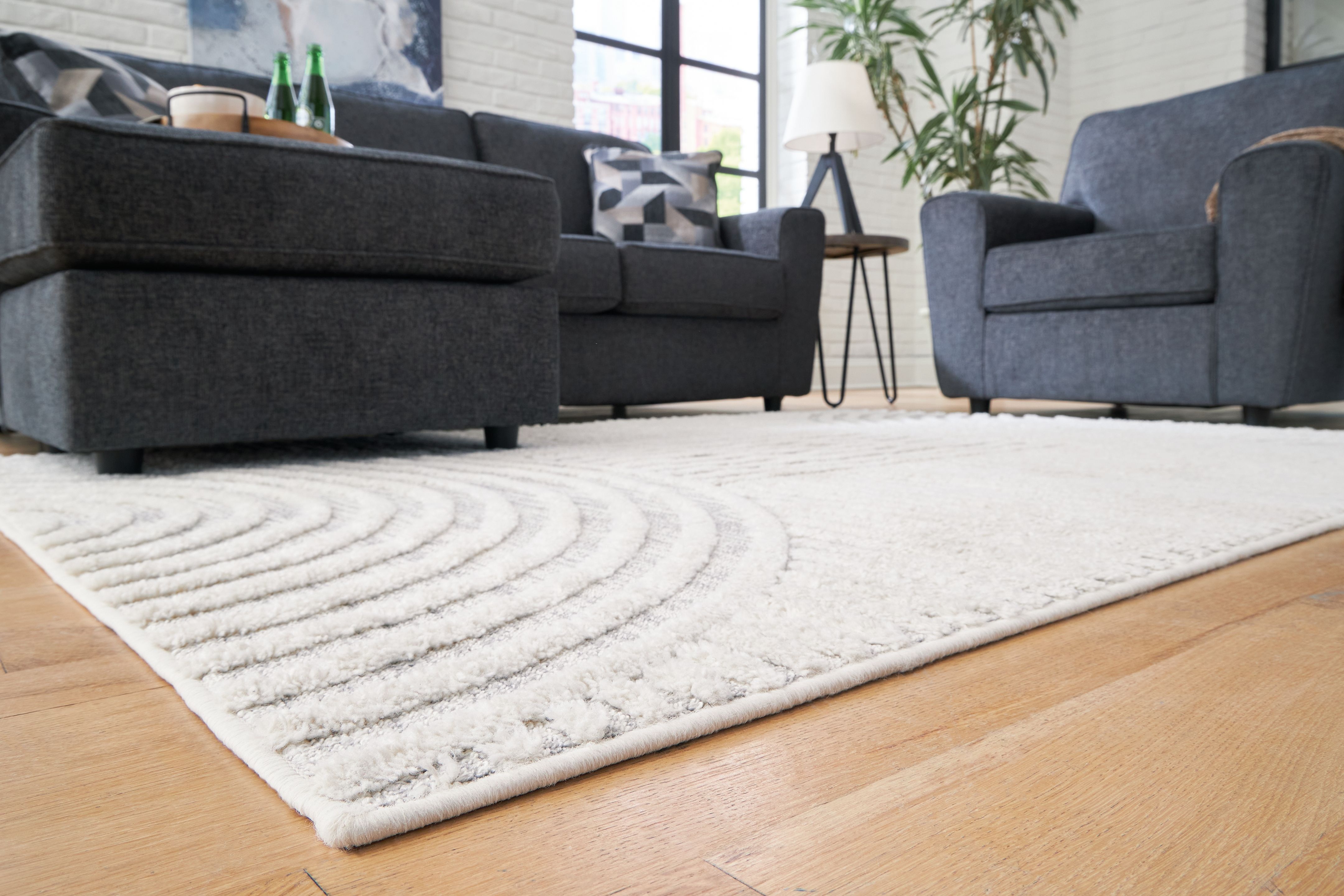 Lambworth - 8' x 10' Rug - Gray / Cream