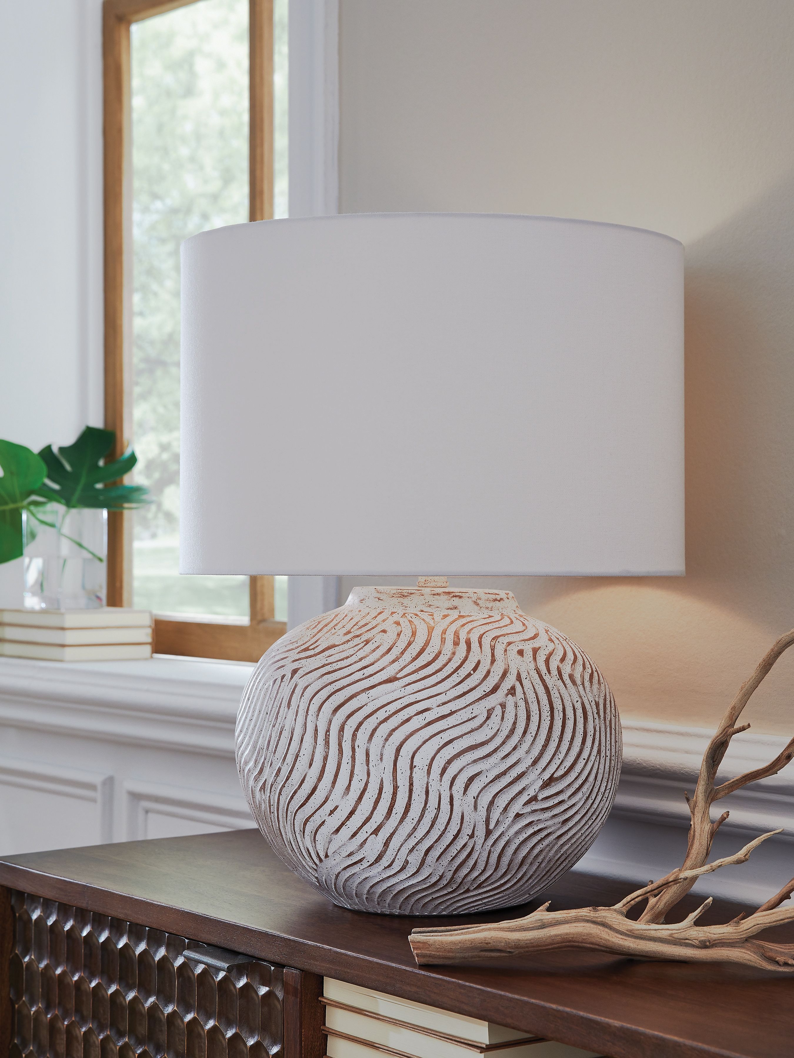 Ashley Furniture Vien - Terracotta Table Lamp - Distressed White - Image 2