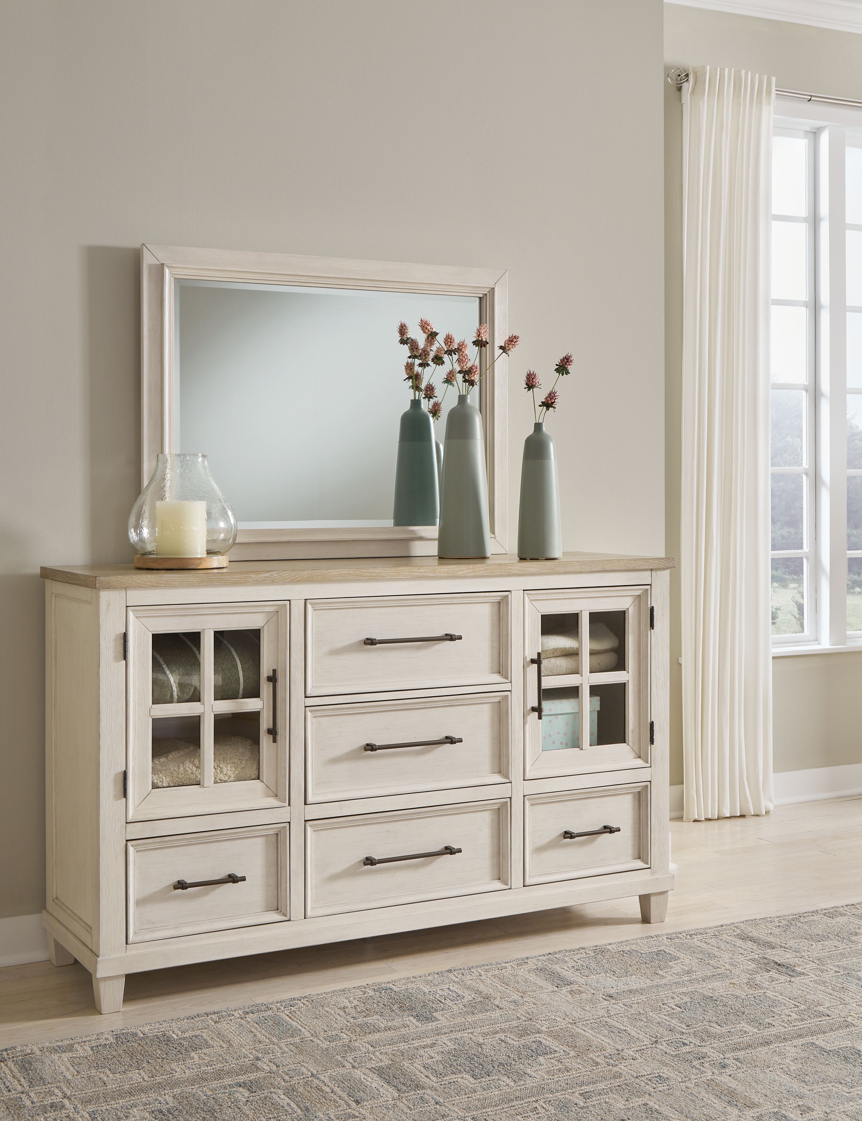 Shaybrock - 7 Pc. - Dresser, Mirror, Chest, Queen Panel Bed, 2 Nightstands - Antique White