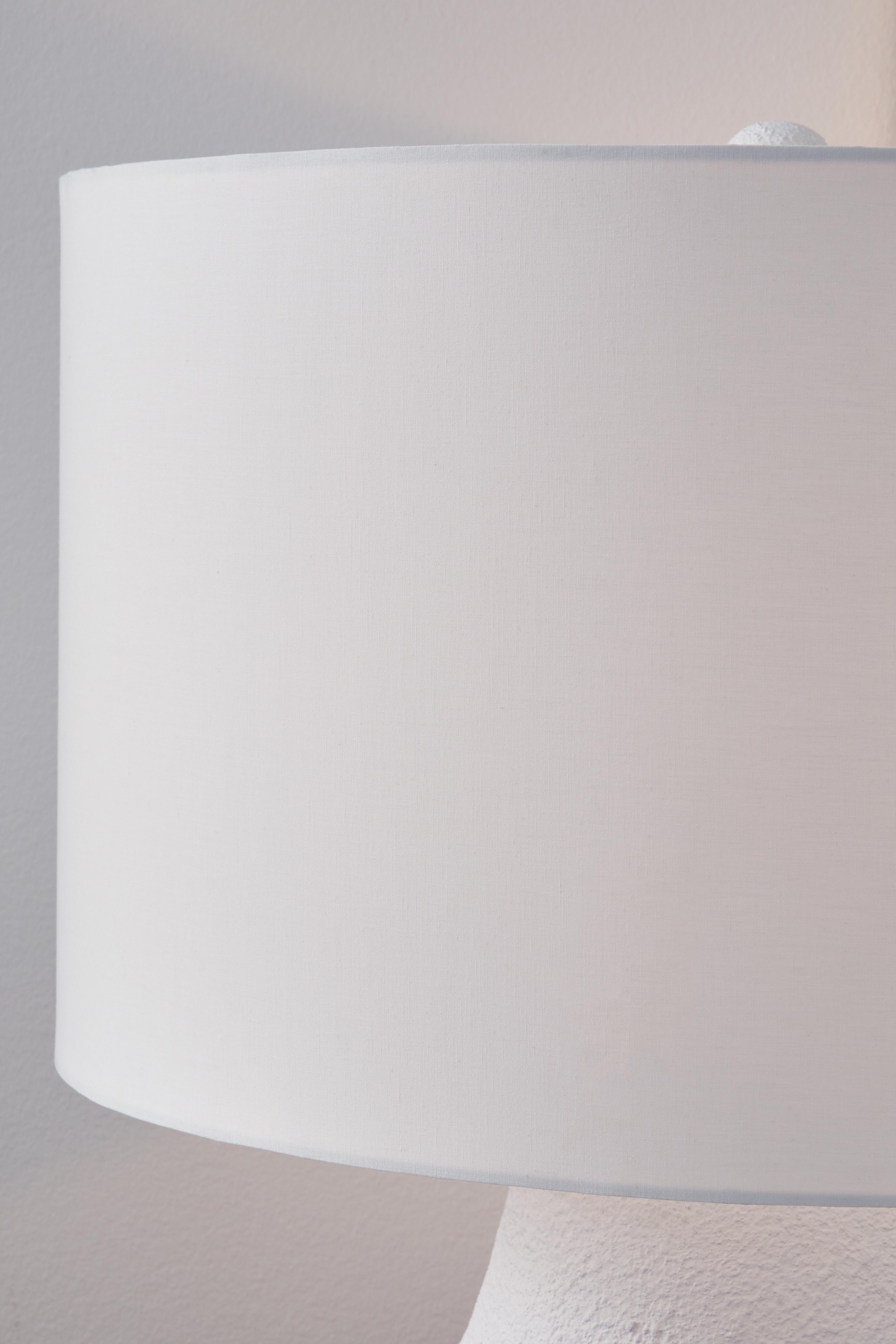 Ashley Furniture Dashland - Metal Table Lamp - White / Navy - Image 3