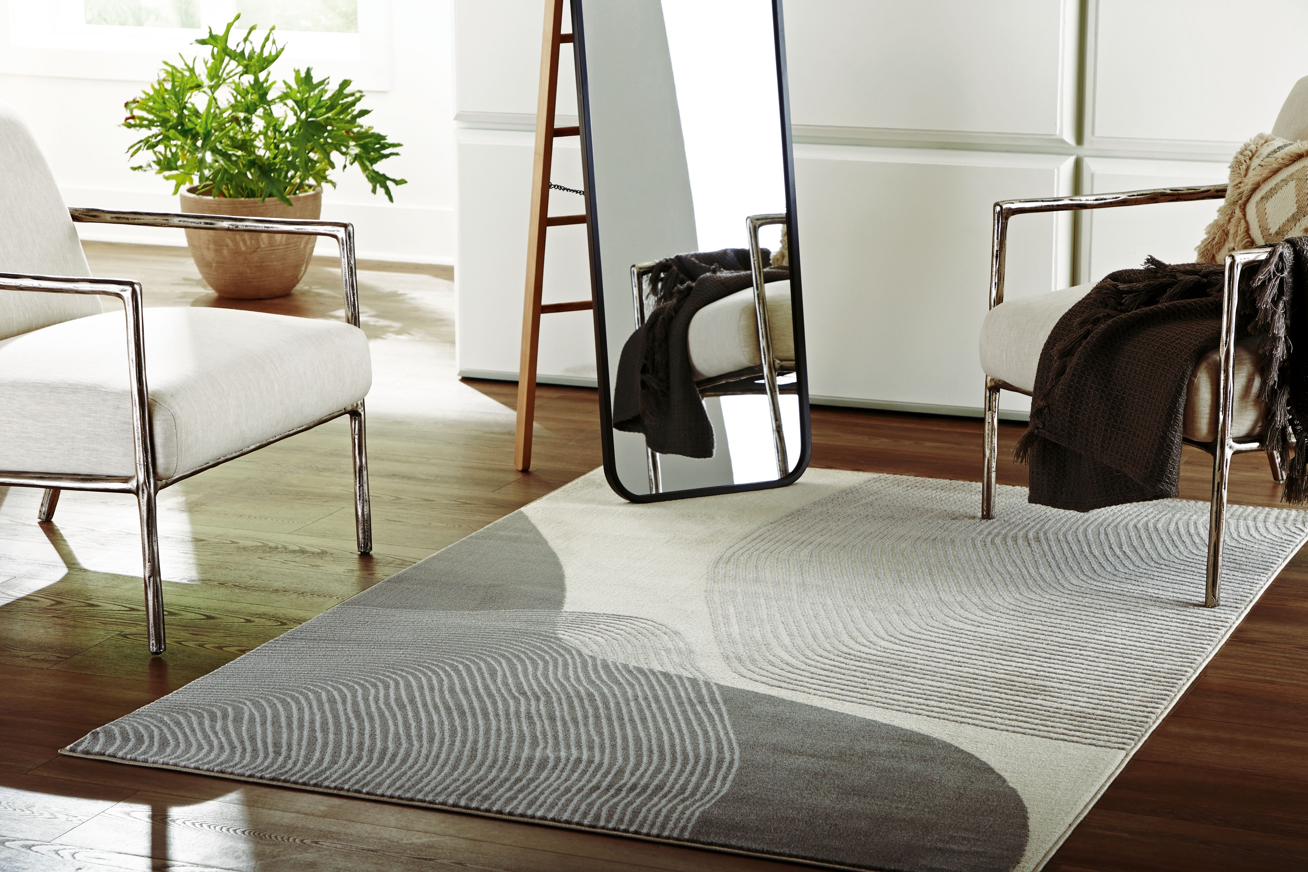 Winderburg - 5' x 7' Rug - Gray / Ivory