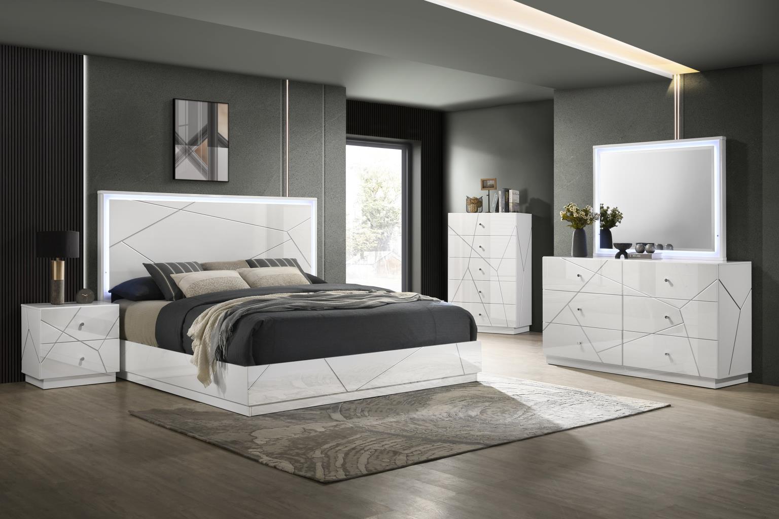 B121 - 3 Piece Bedroom Set (King Bed Frame, Dresser, Mirror) - White