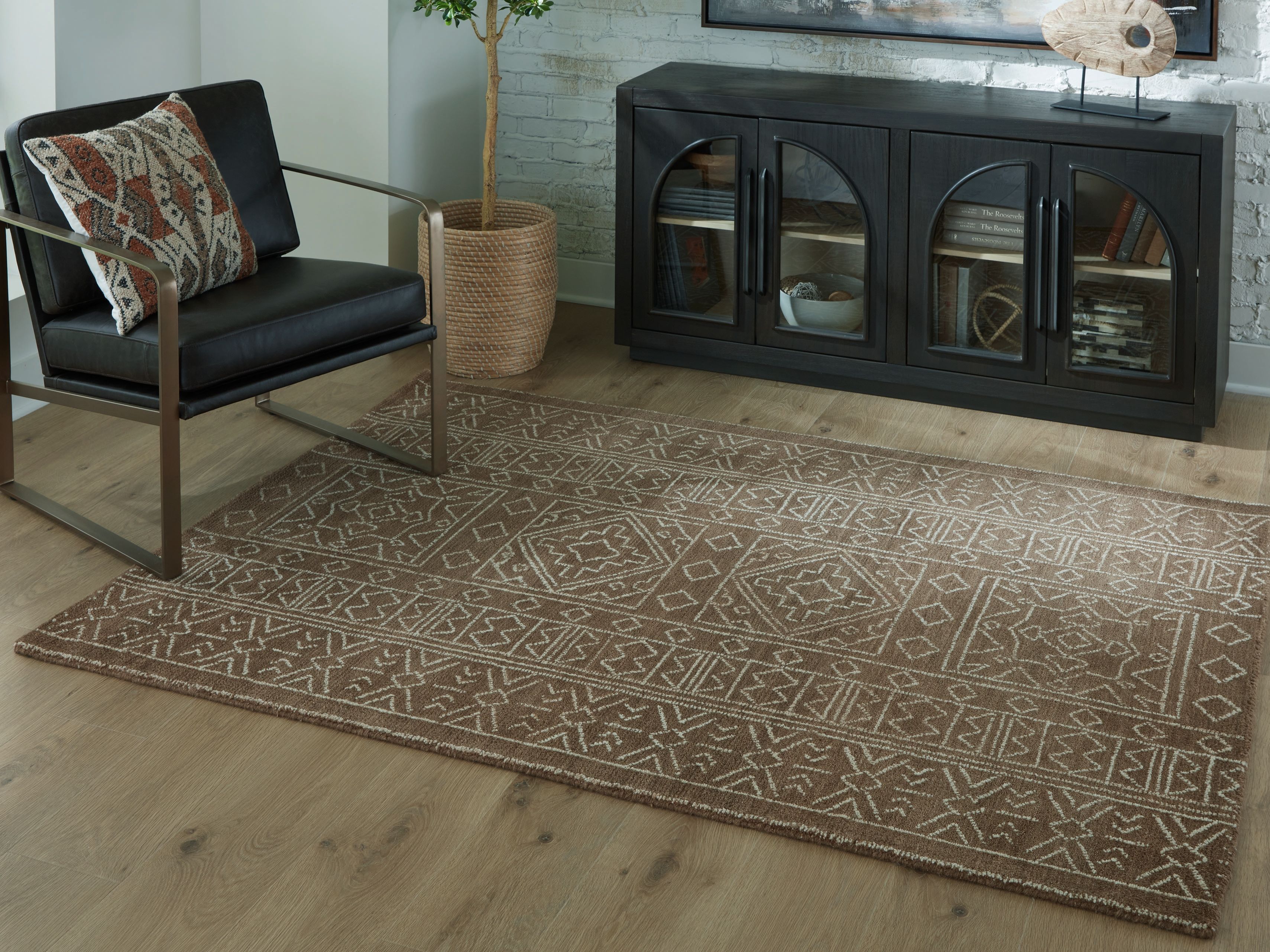 Merrittman - 5' x 7' Rug - Brown / Ivory