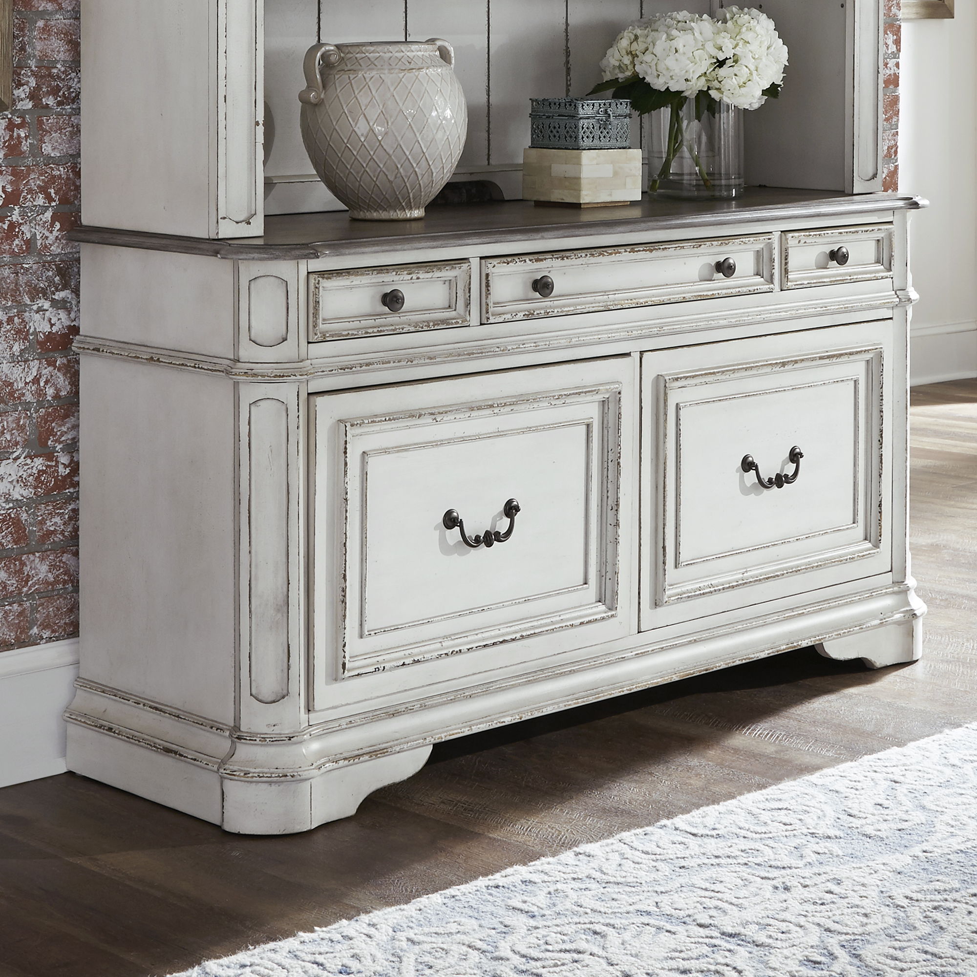 Liberty Furniture Magnolia Manor - Credenza - White