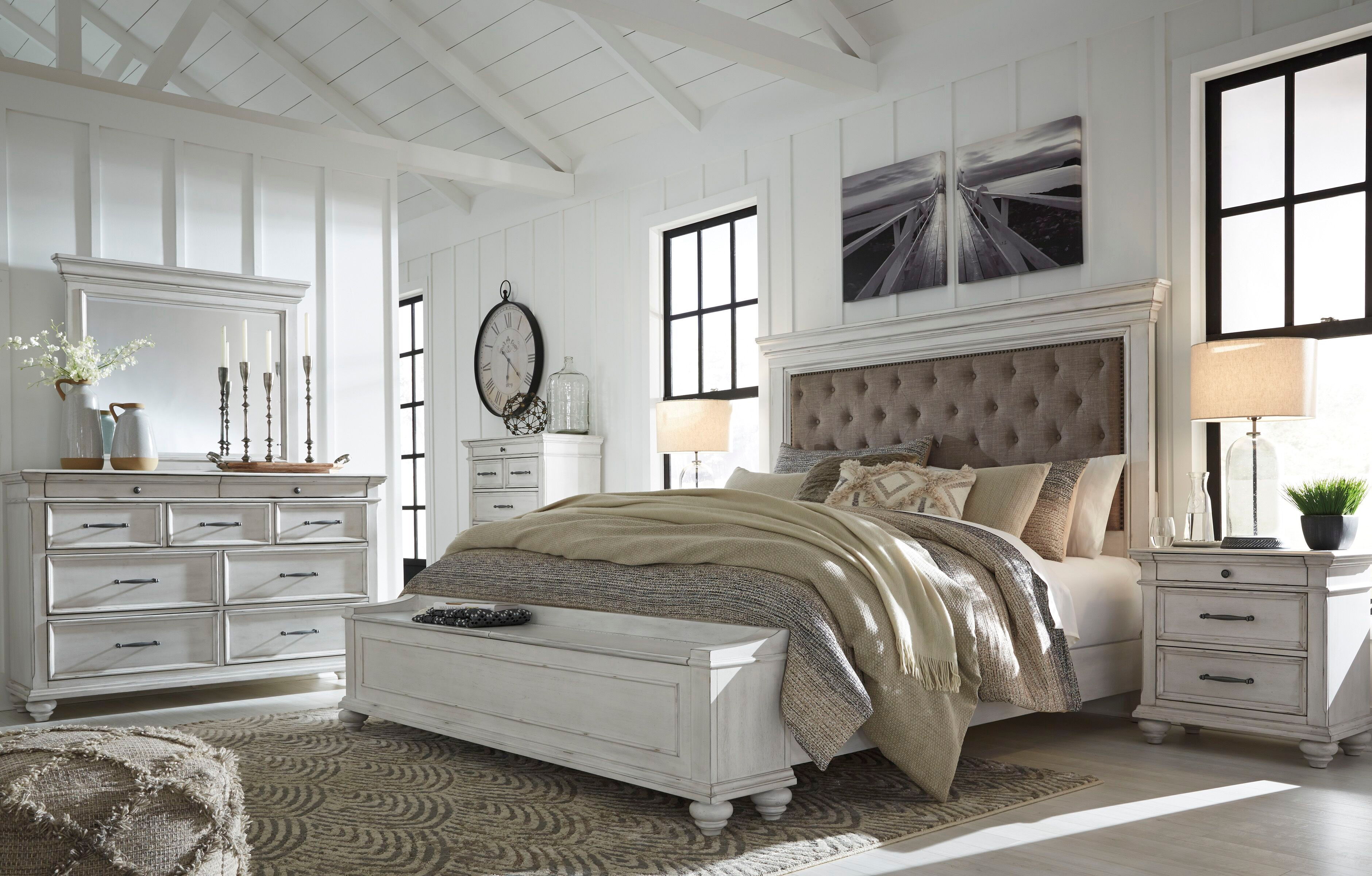 Kanwyn - King Upholstered Bed with Storage Bench - Whitewash