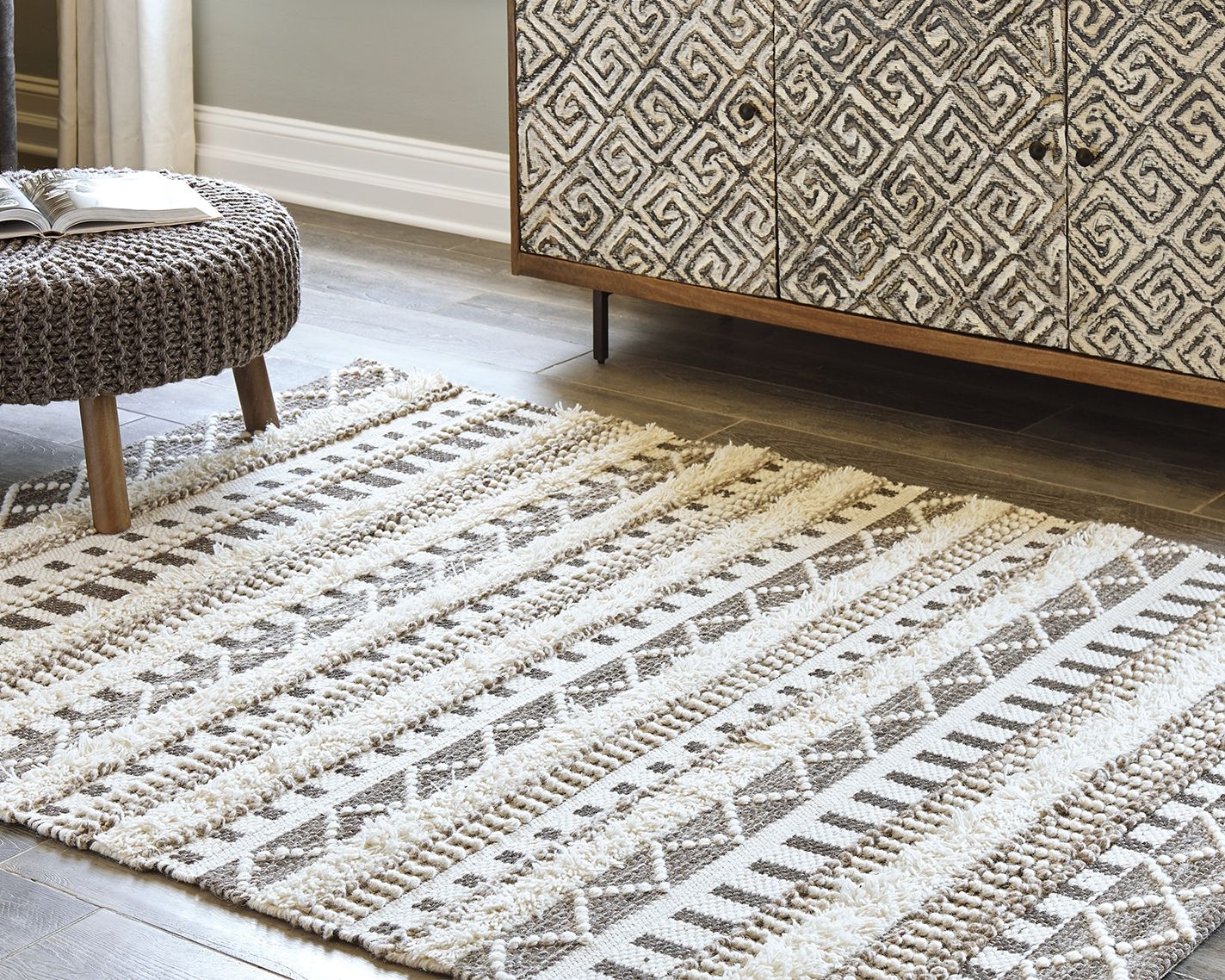 Karalee - 5' x 7' Rug - Ivory / Brown
