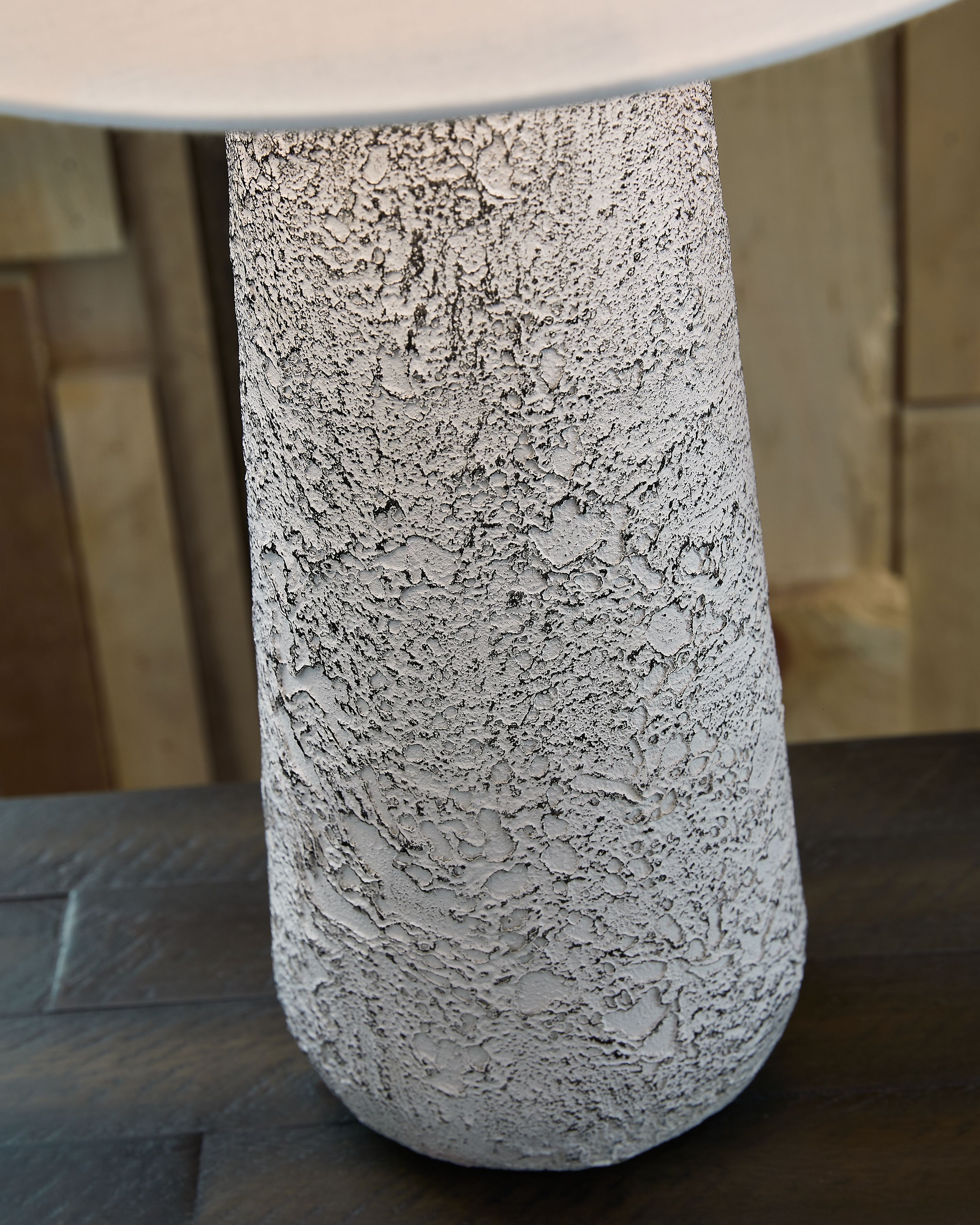 Ashley Furniture Chaston - Metal Table Lamp (Set of 2) - Antique White - Image 4