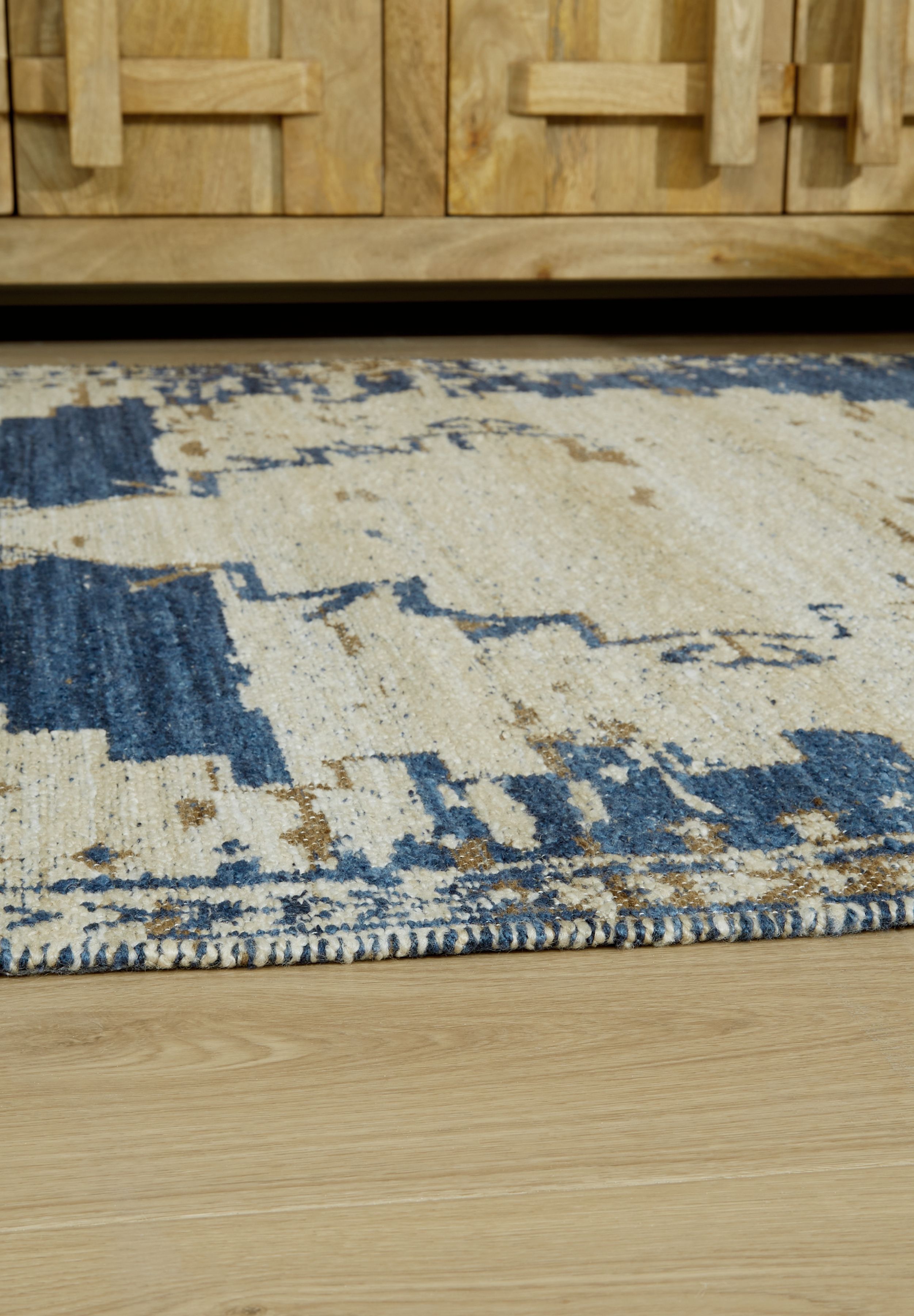 Varnler - 5' x 7' Rug - Blue / Brown / Tan