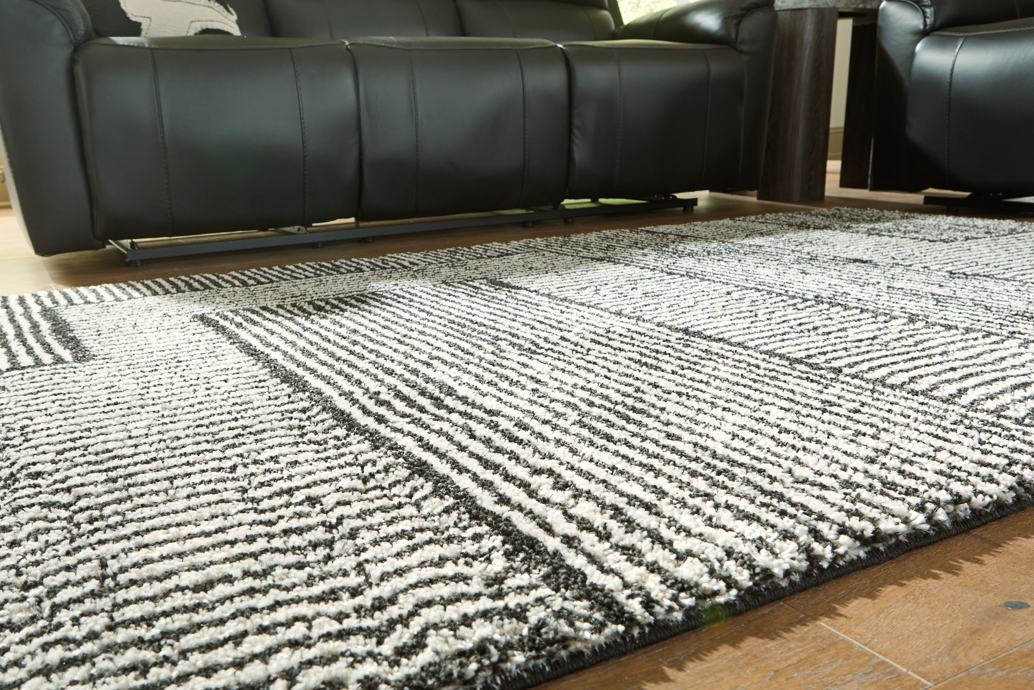 Kurtmen - 8' x 10' Rug - Black / Ivory