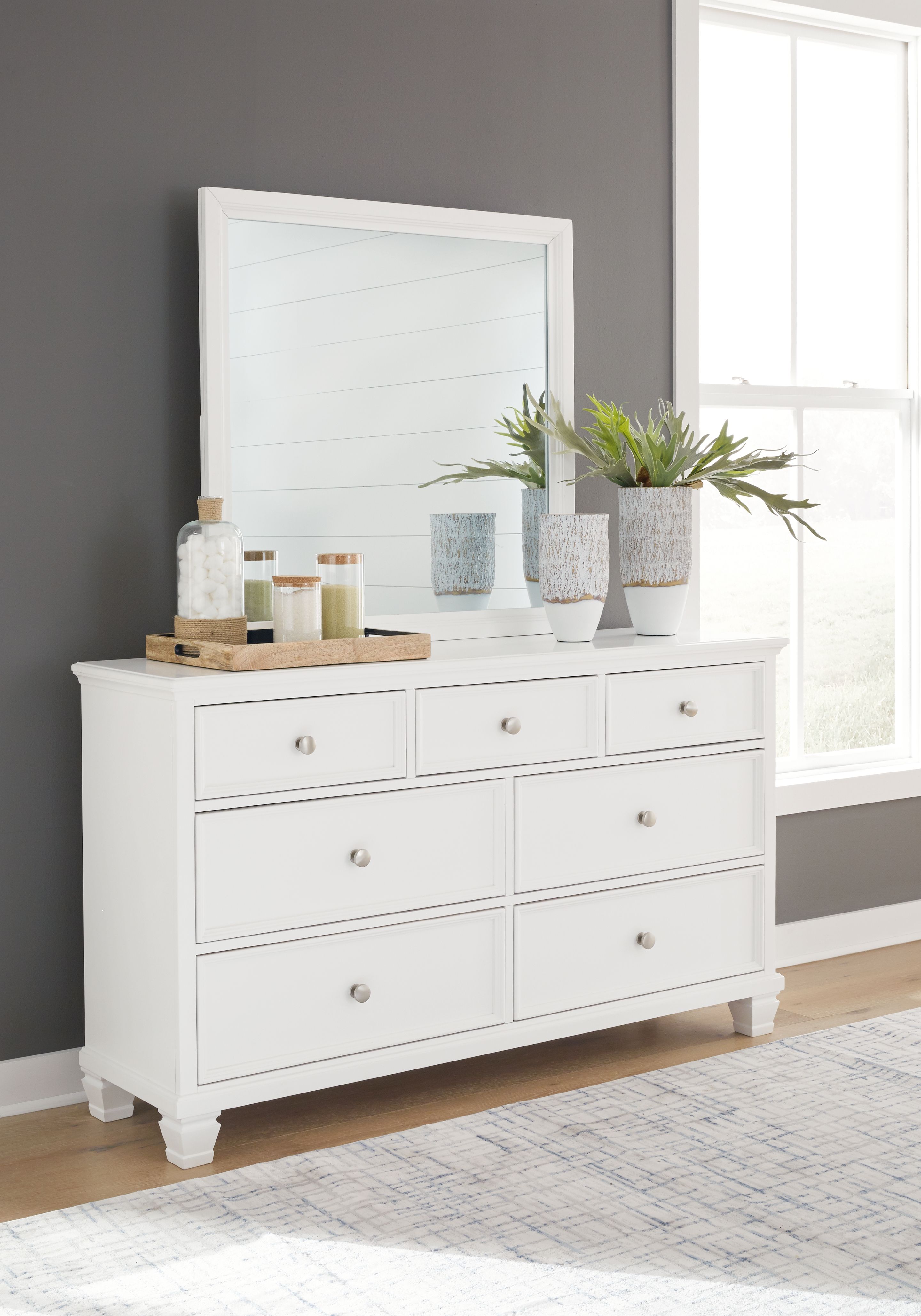 Fortman - 6 Pc. - Dresser, Mirror, Chest, Twin Panel Bed - White