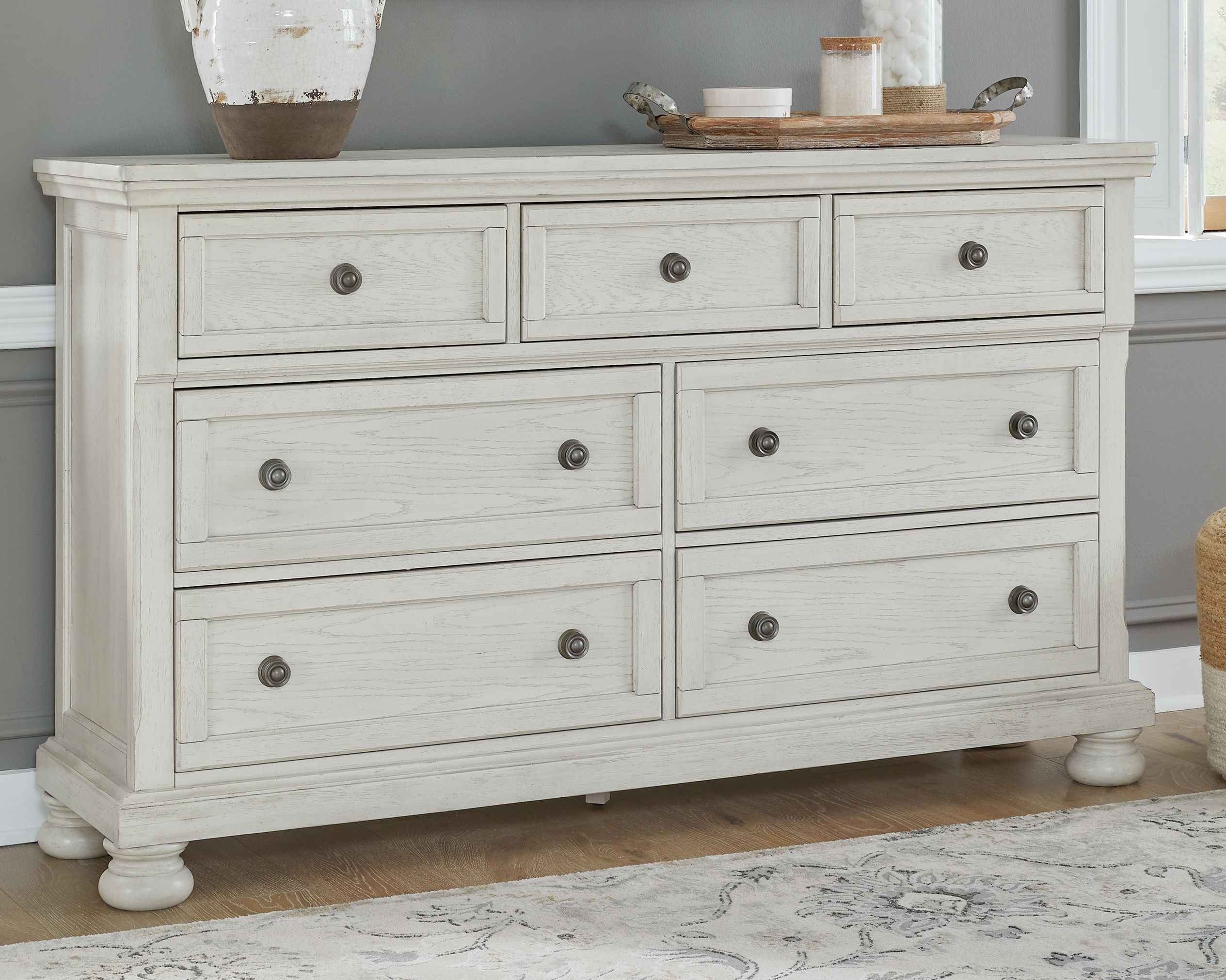 Robbinsdale - Dresser - 7 Drawers - Antique White
