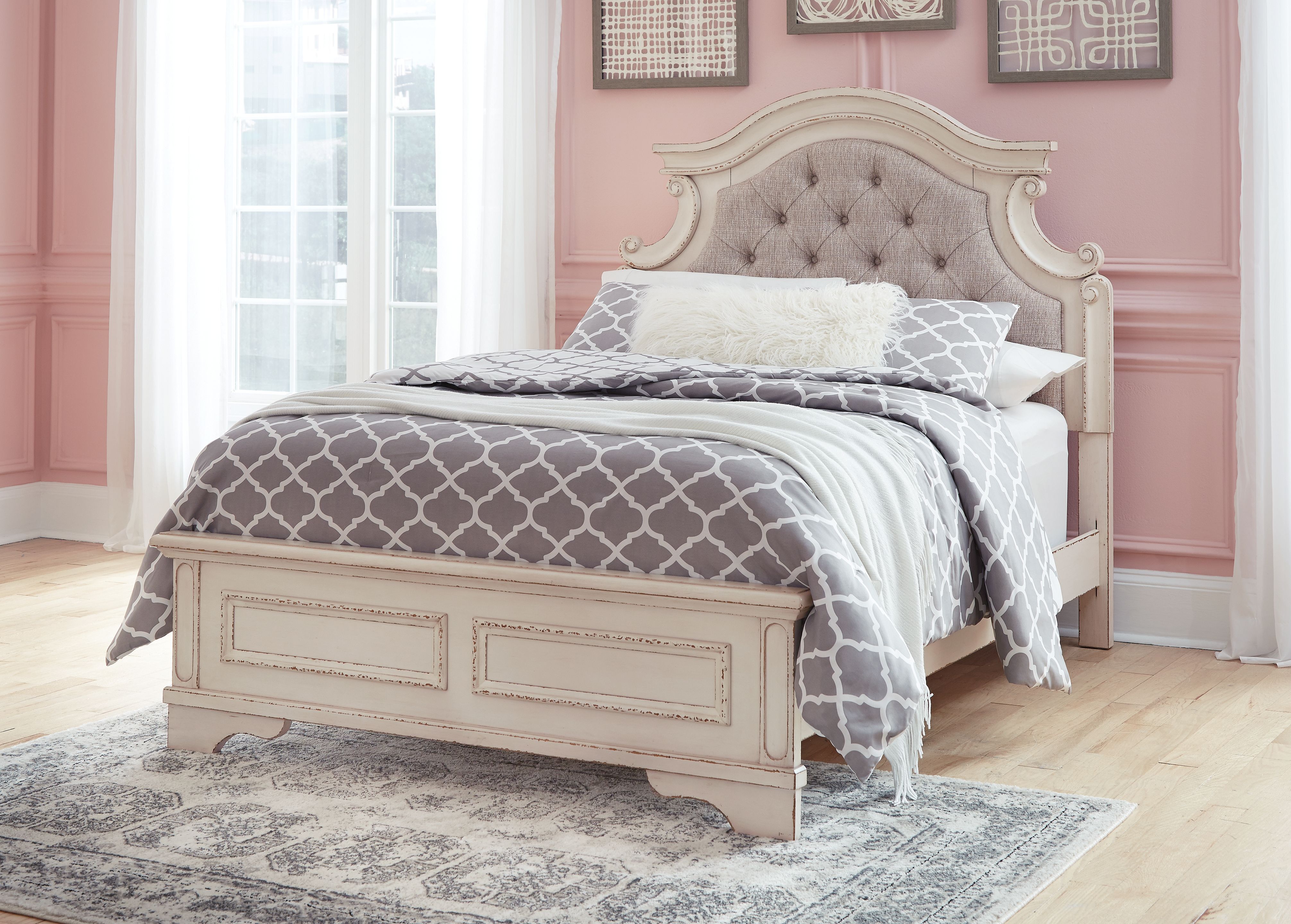 Realyn - Full Panel Bed - Chipped White