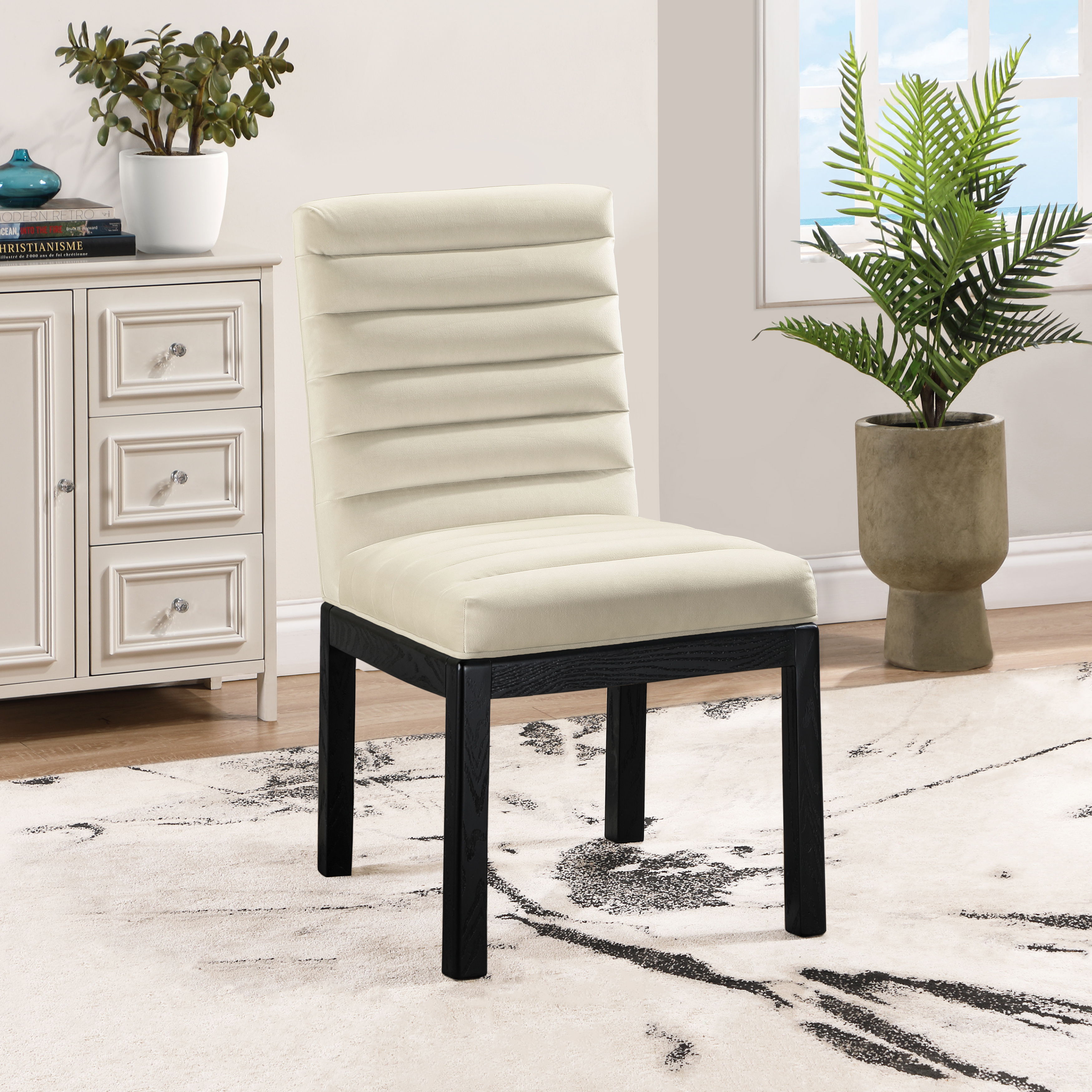 Evelyn - Dining Chair With Black Legs - Cream