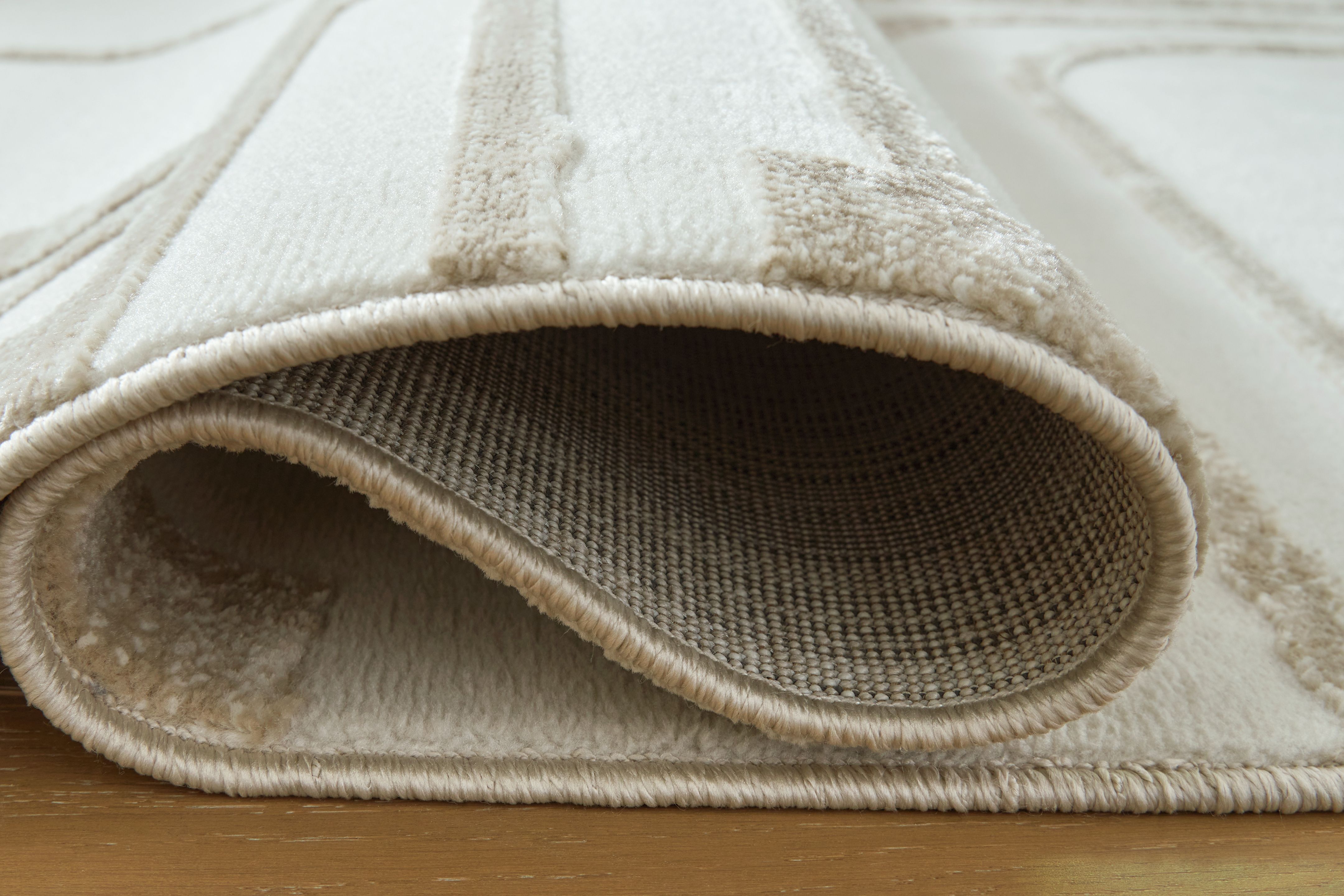 Farongrove - 8' x 10' Rug - Ivory / Beige