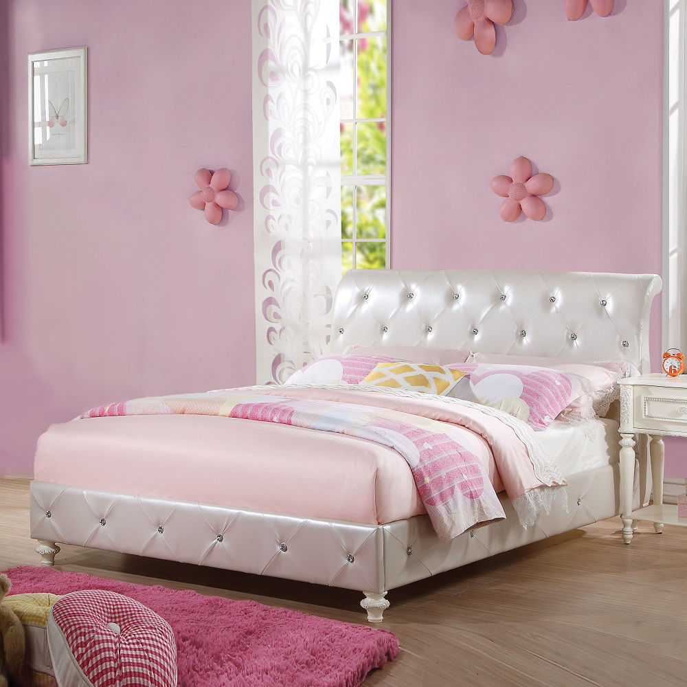 Dorothy - Full Bed - Pearl White Synthetic Leather & Ivory, silver