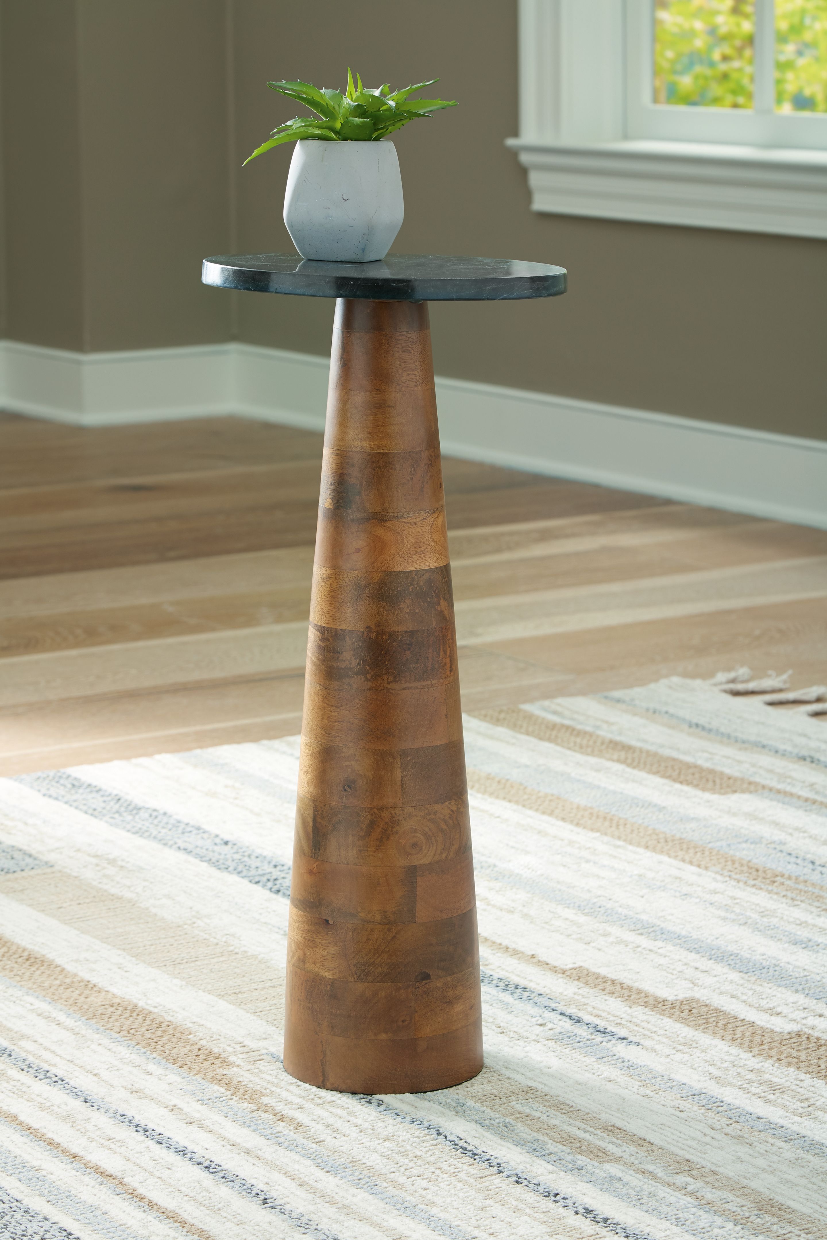 Ashley Furniture Quinndon - Accent Table - Brown / Black - Image 2
