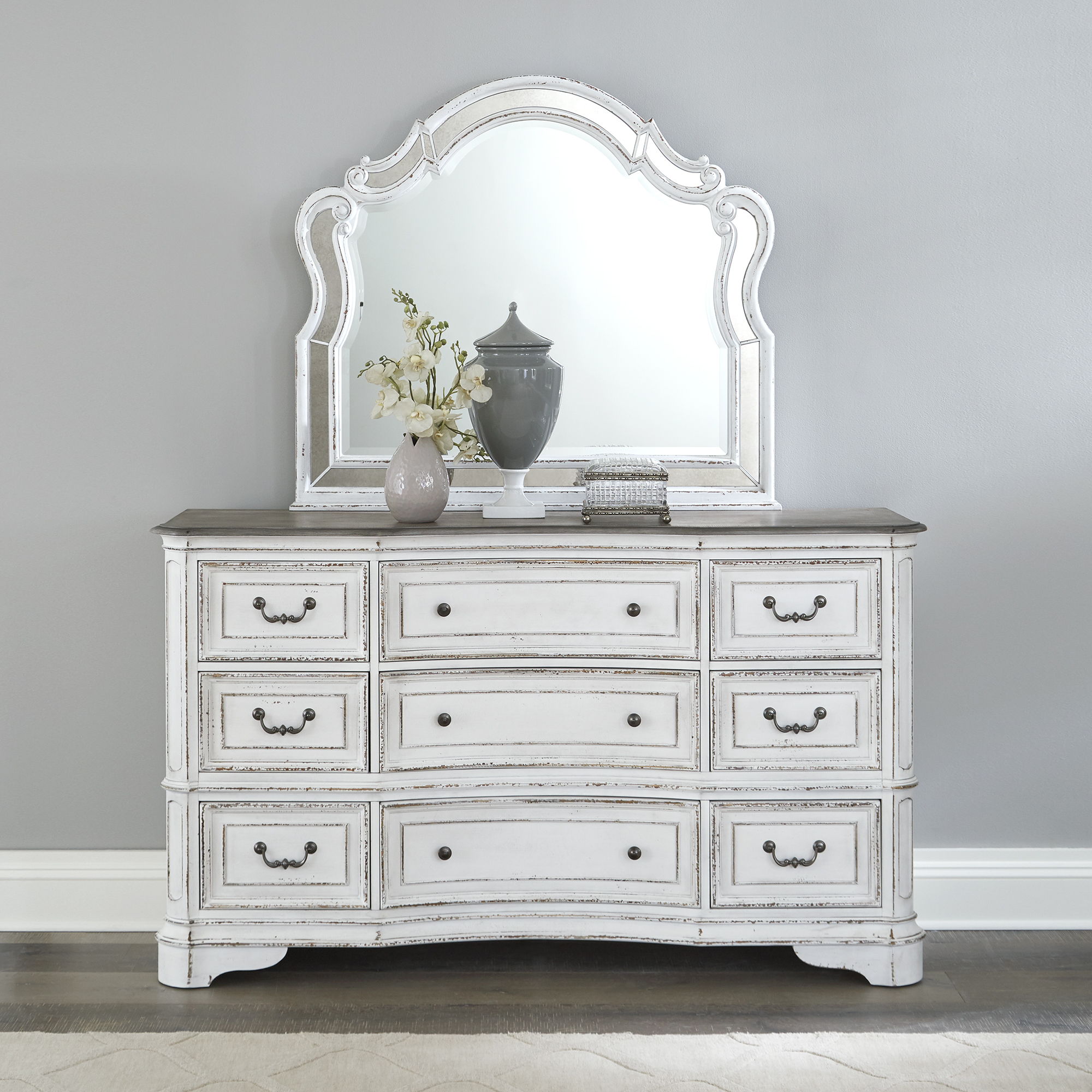 Liberty Furniture Magnolia Manor - 9 Drawers Dresser & Mirror - White