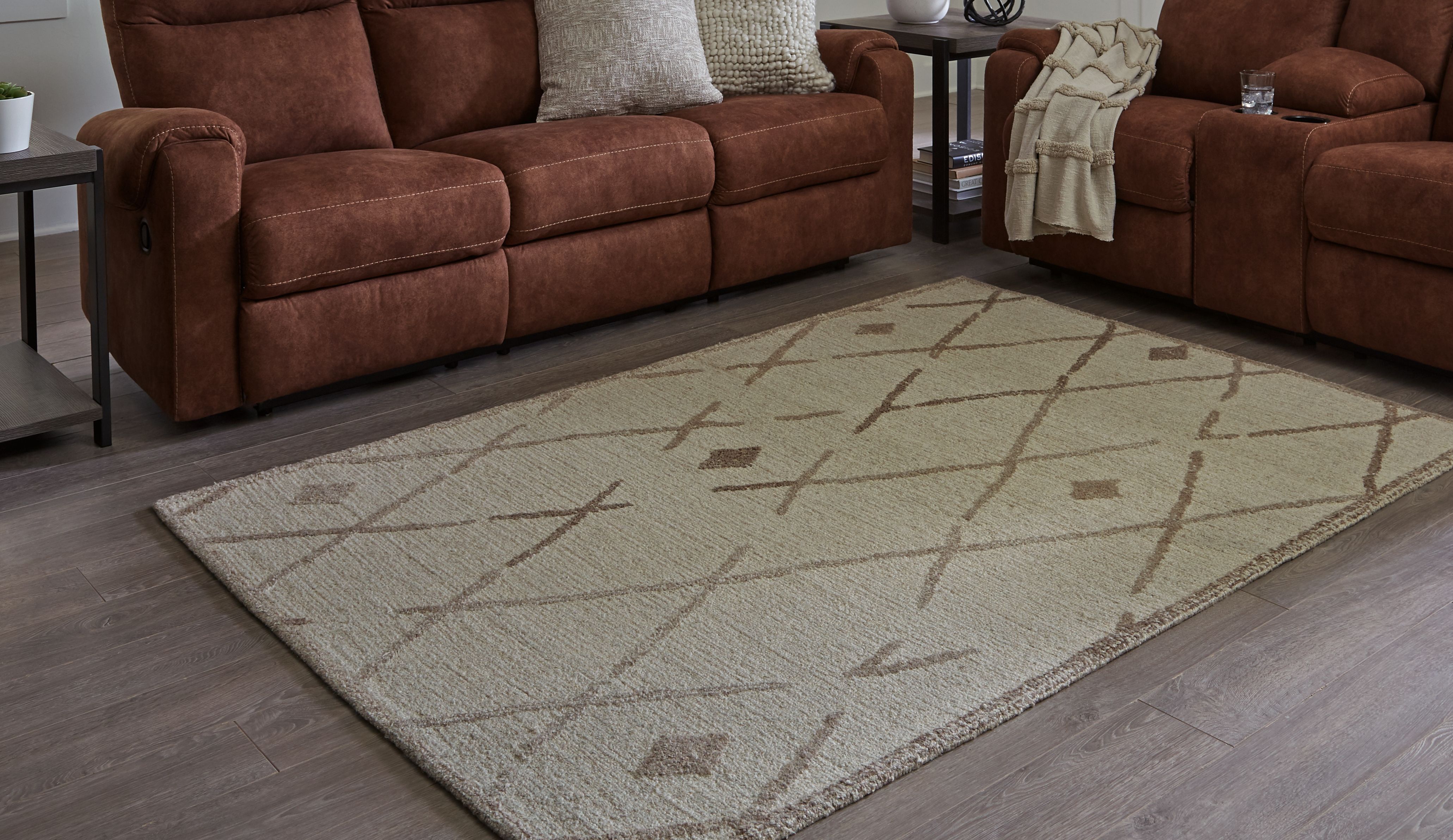 Guyford - 5' x 7' Rug - Beige / Brown