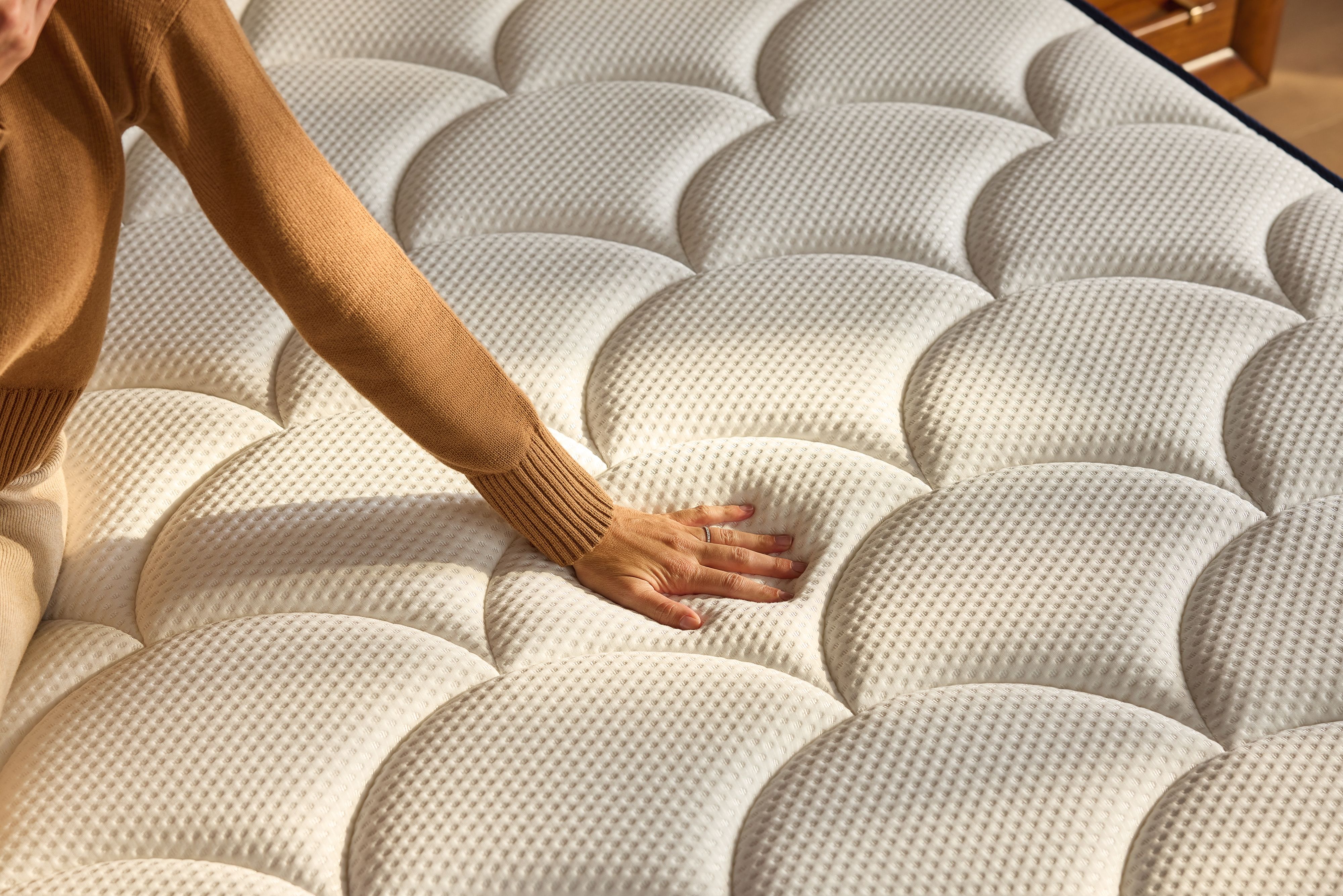 Ashley Furniture DreamCloud Classic Hybrid - Full Mattress - White - Image 9