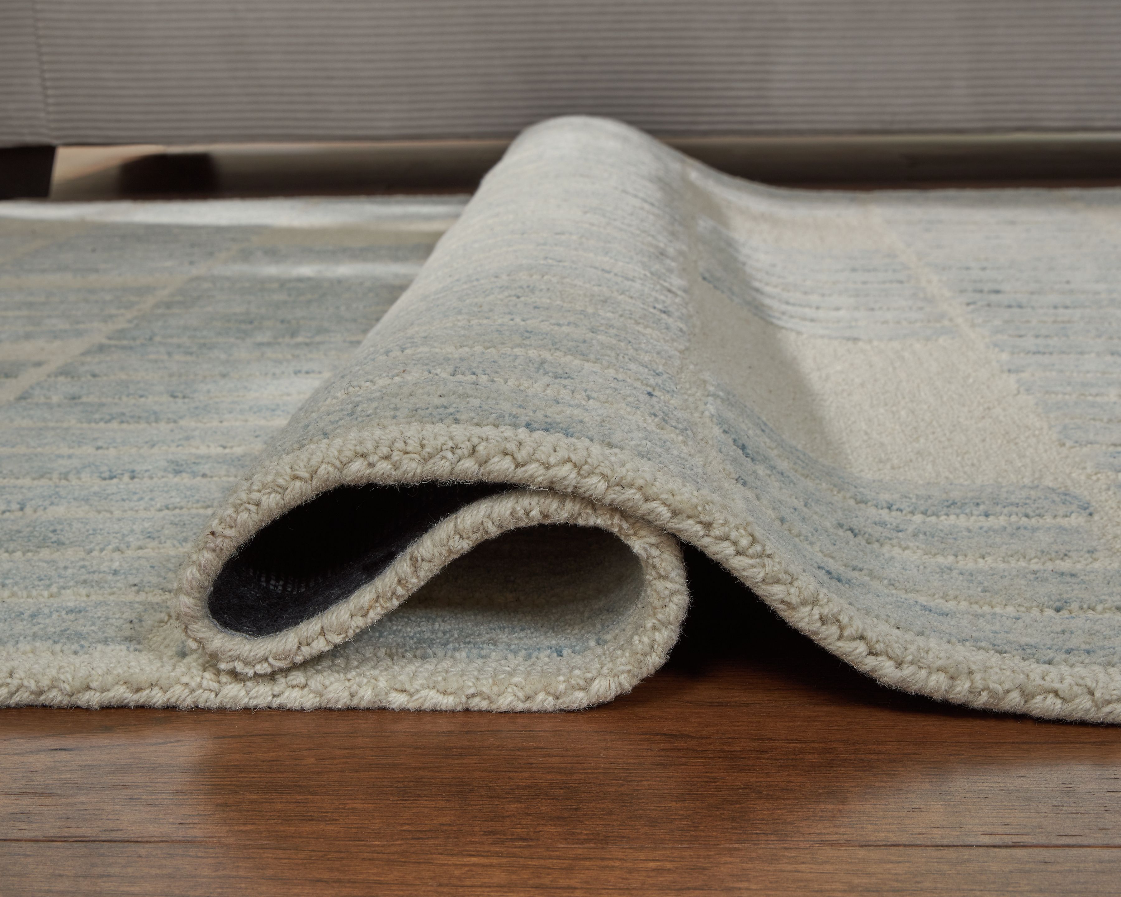 Dylanton - 5' x 7' Rug - Ivory / Blue
