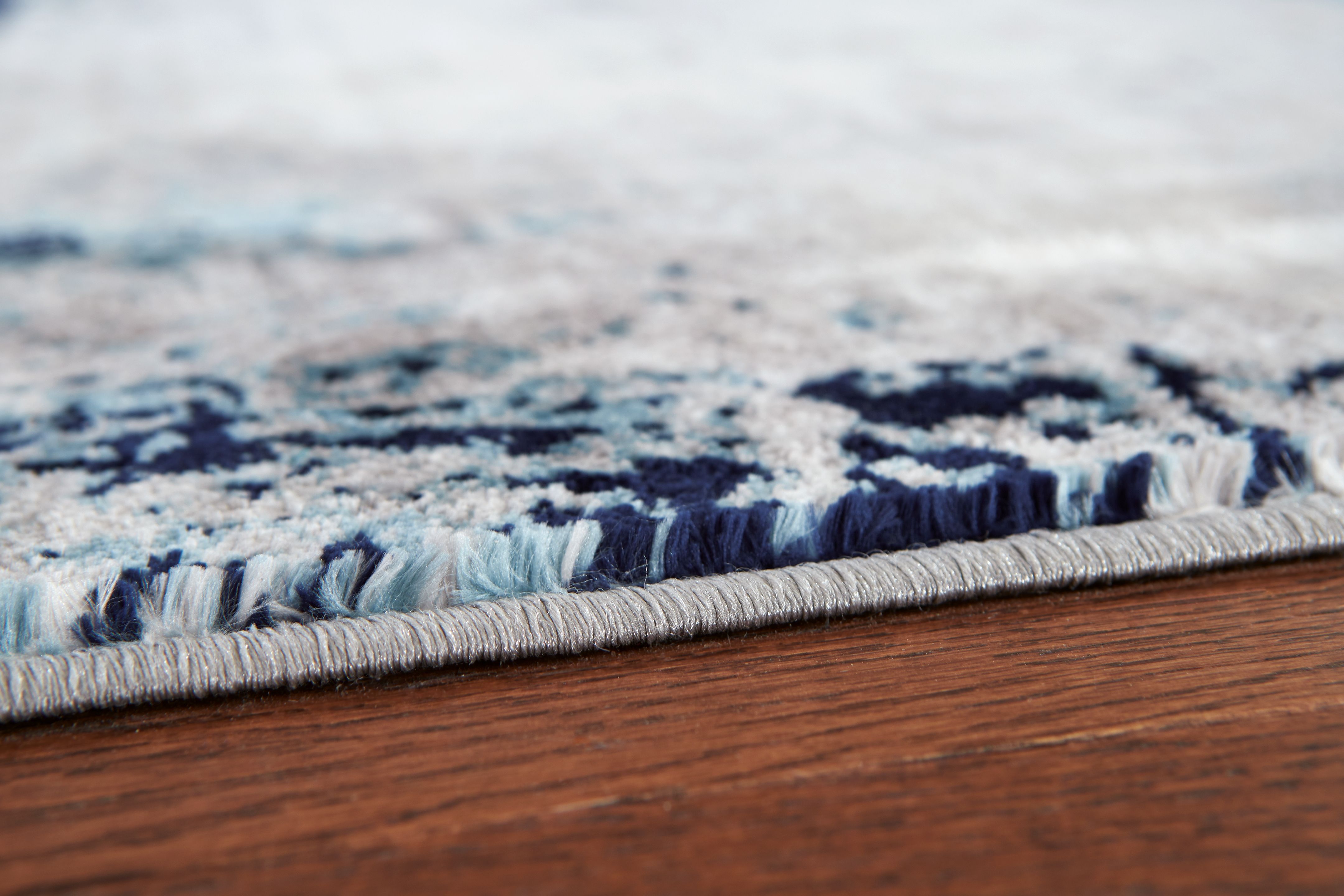 Leonelle - 5' x 7' Rug - Cream / Blue / Gray