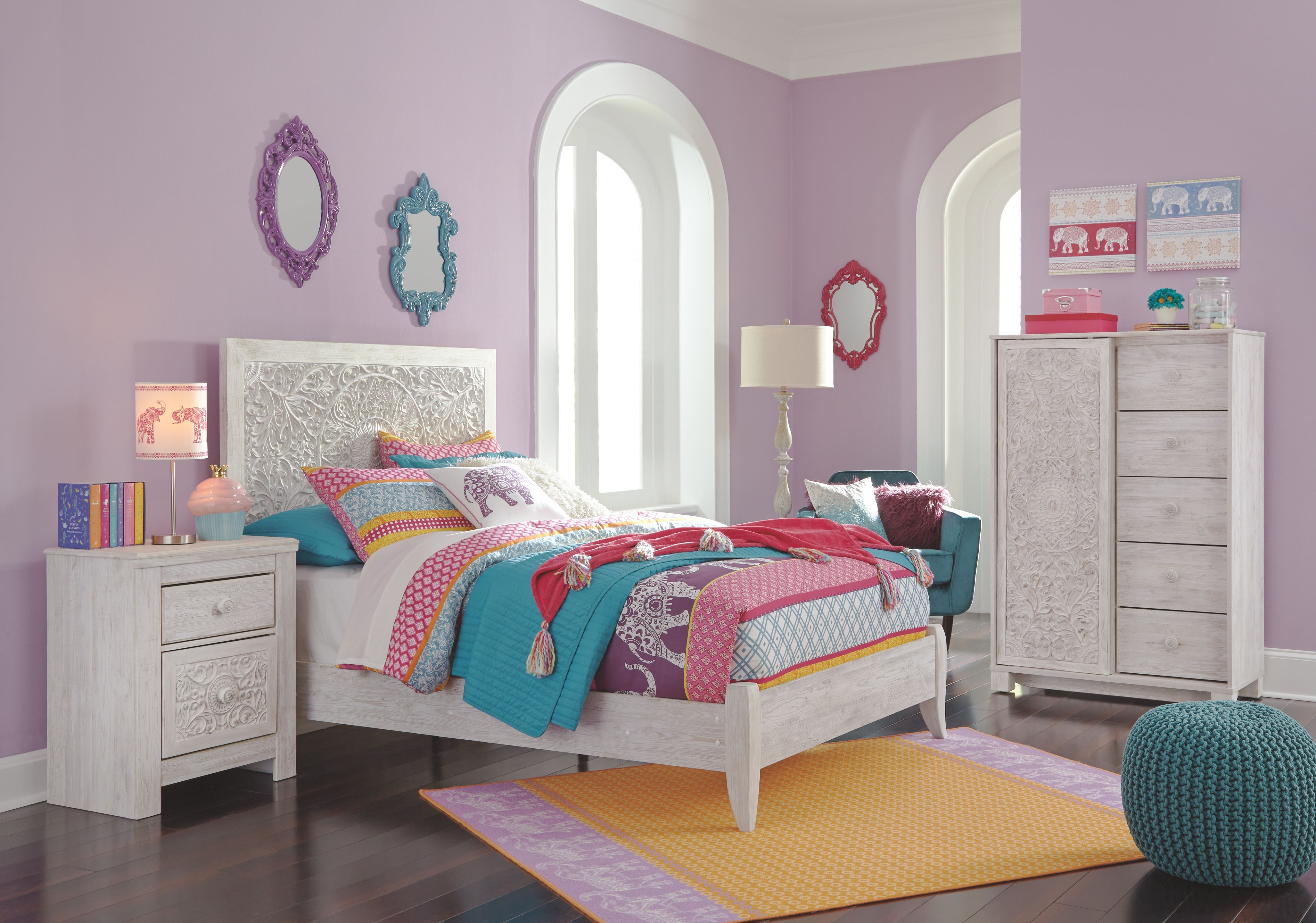 Full · 4 Pc · Full Panel Bed, Dressing Chest, Nightstand