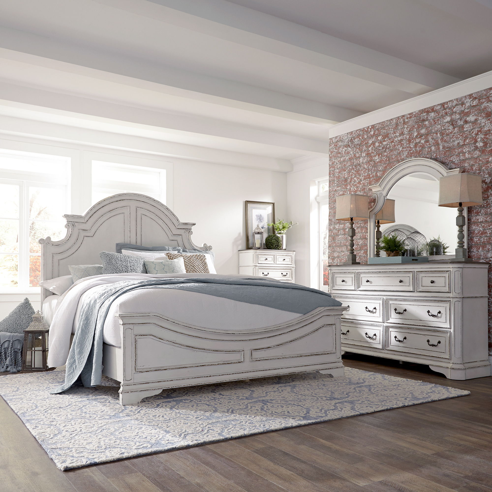 Liberty Furniture Magnolia Manor - 4 Piece Bedroom Set (Queen Panel Bed, Dresser & Mirror, Chest) - White