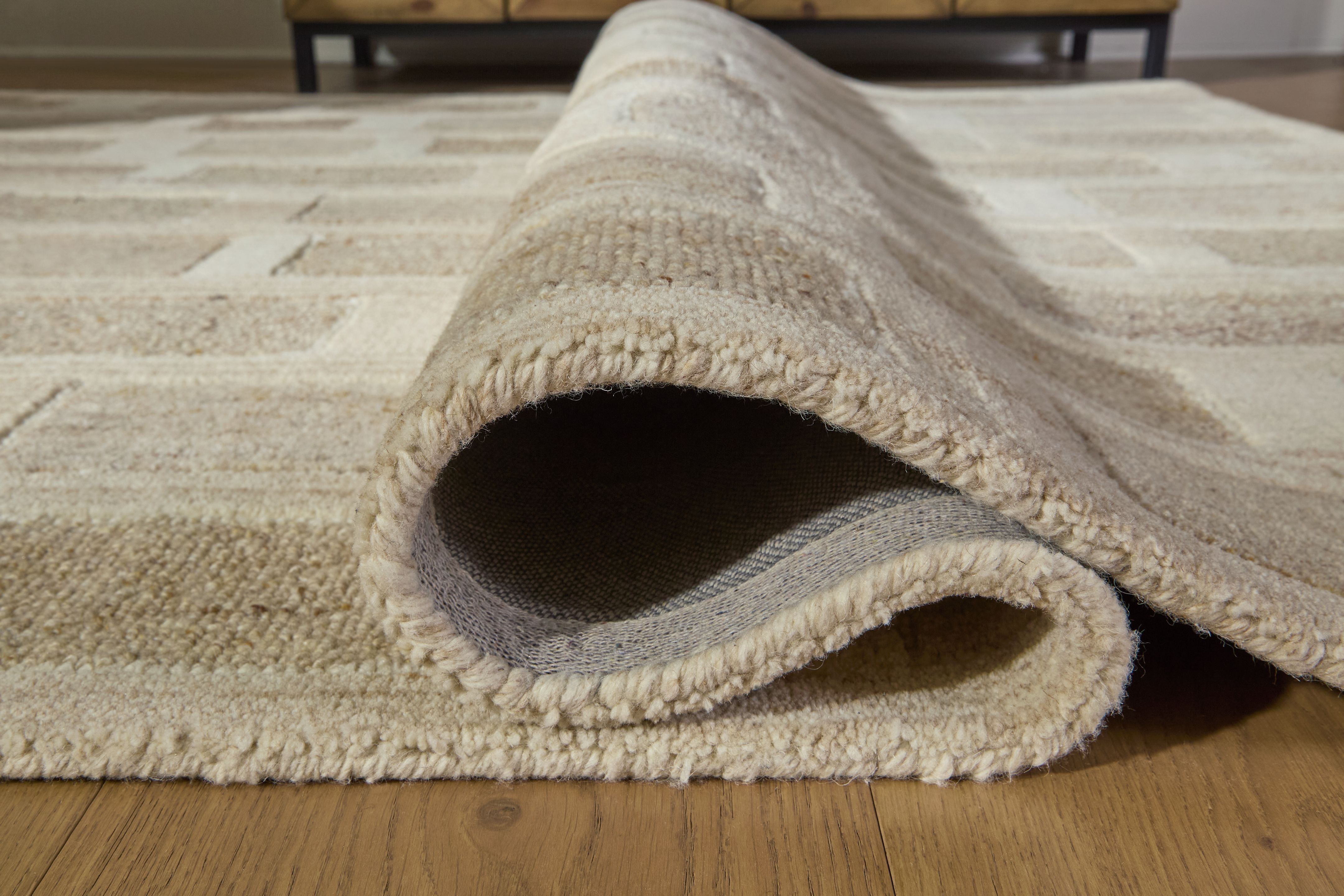 Lisgrove - 5' x 7' Rug - Tan / Brown / White