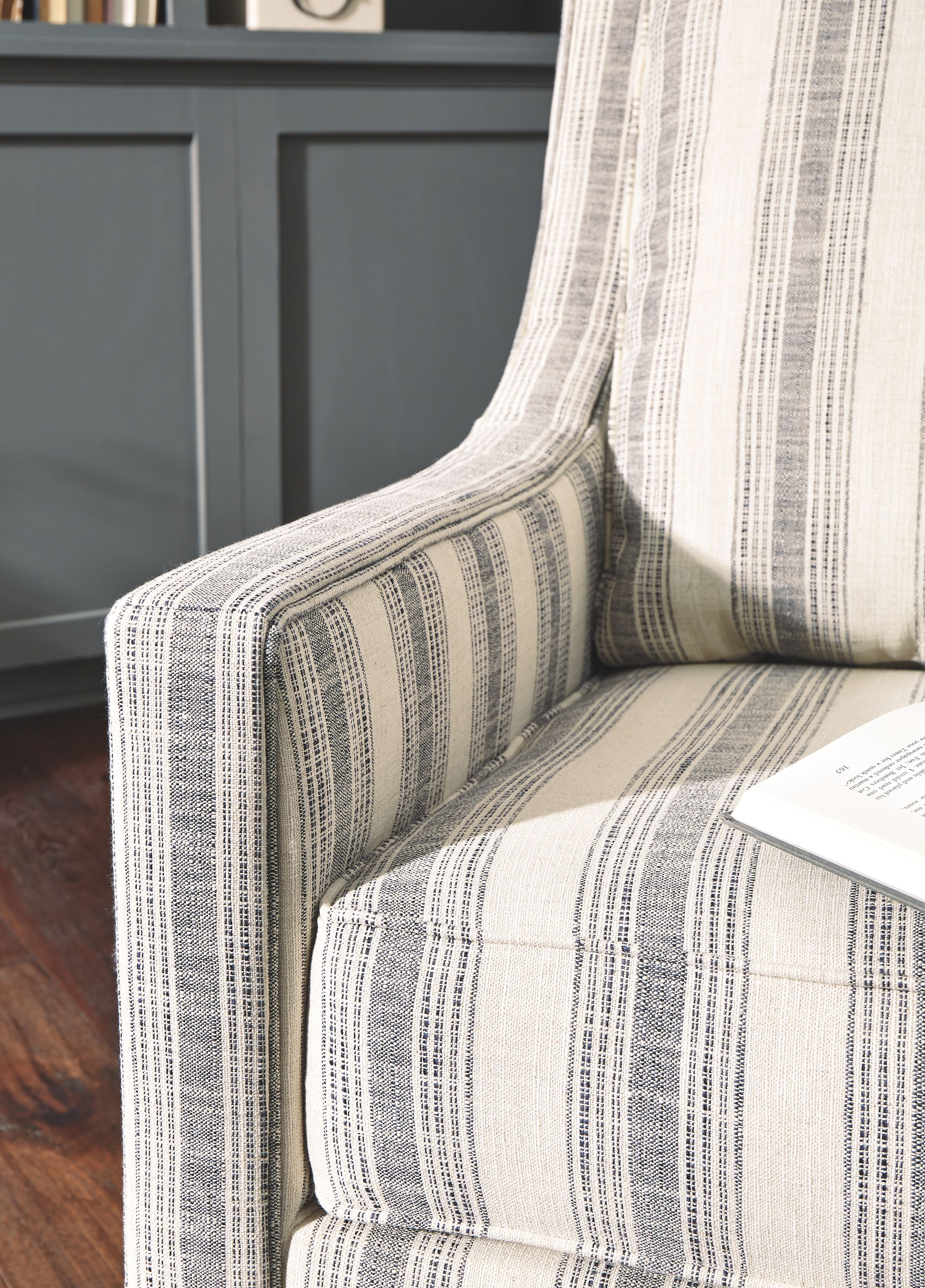 Ashley Furniture Kambria - Swivel Glider Accent Chair - Ivory / Black - Image 6