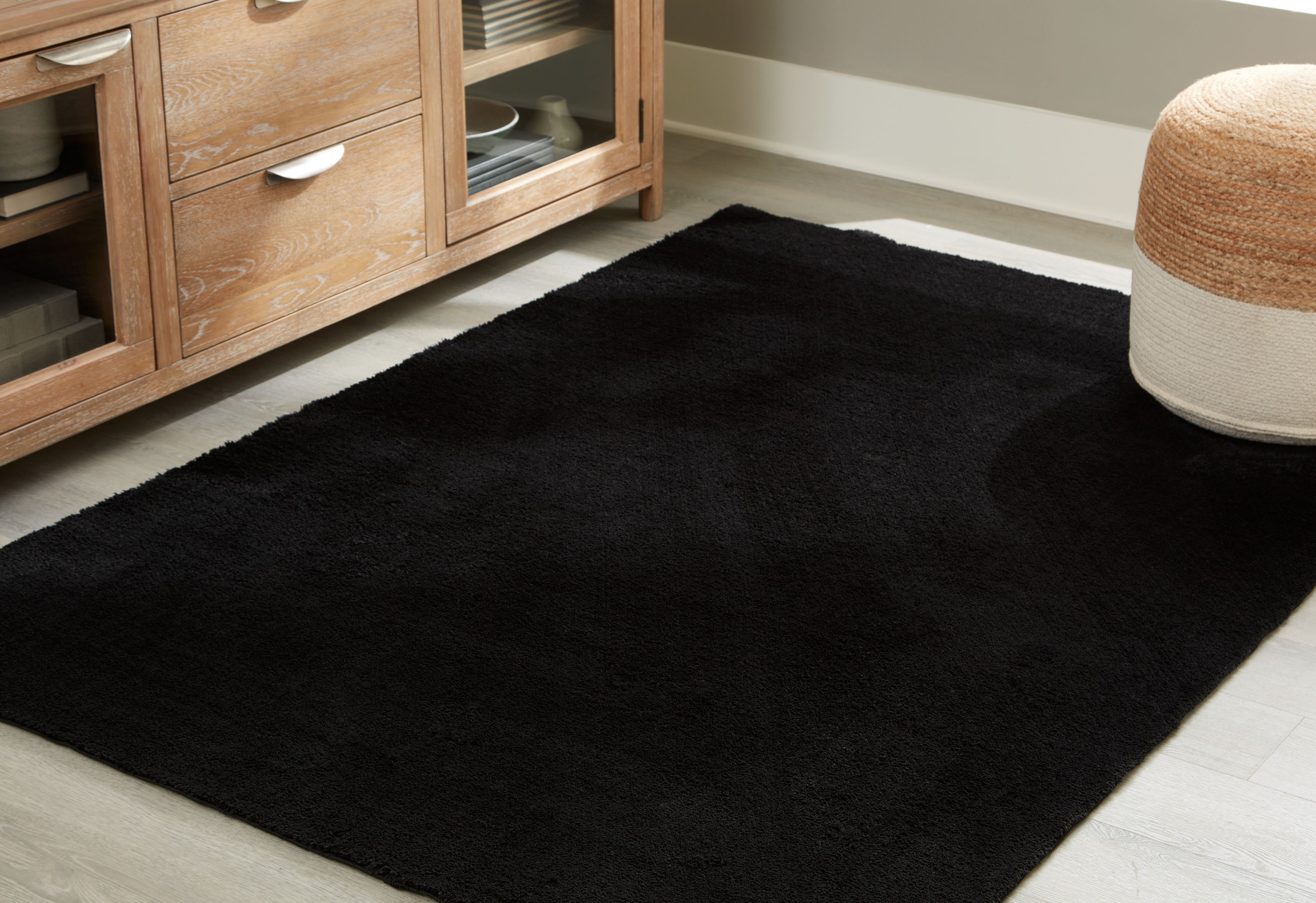 Anaben - 5' x 7' Rug - Black