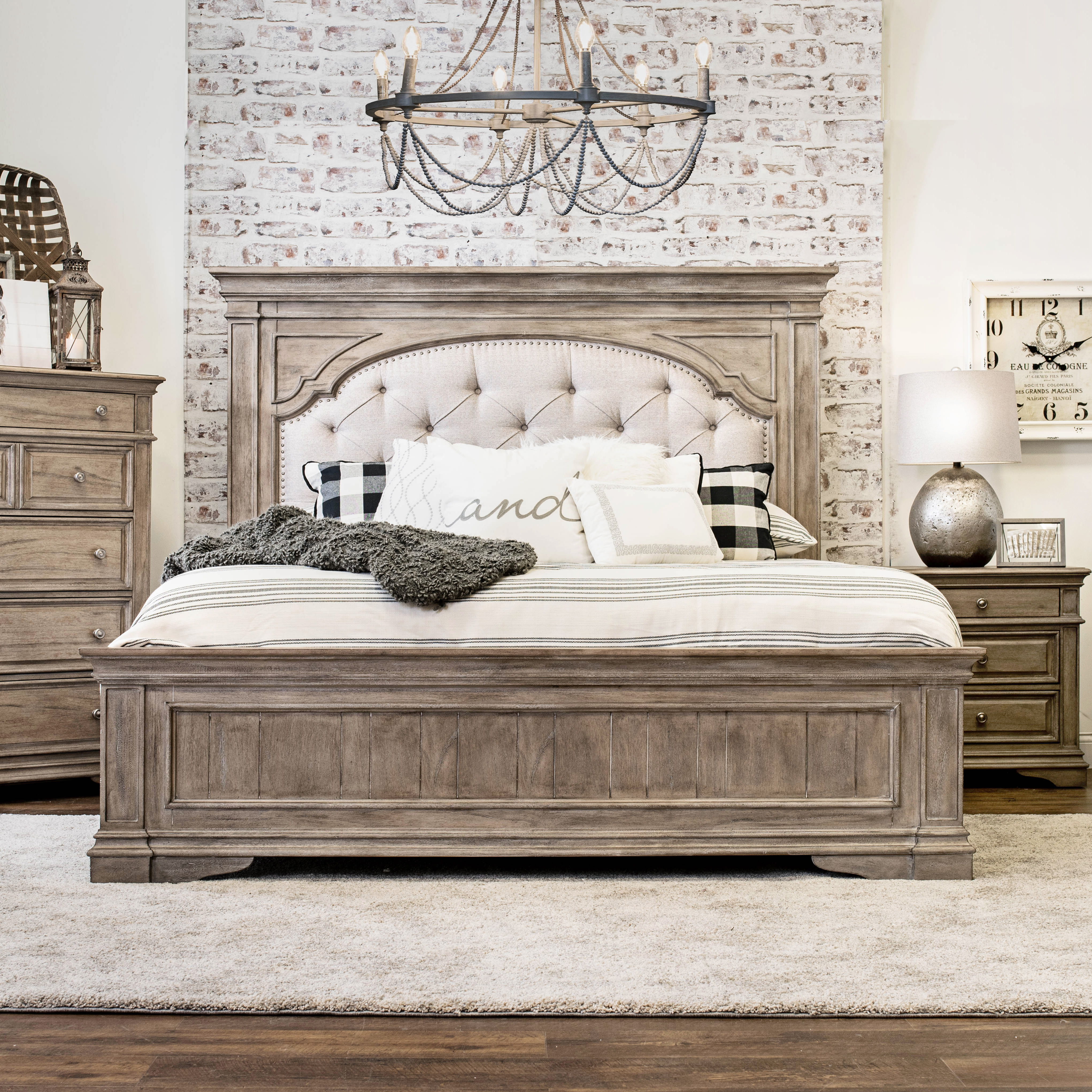 Highland Park - Queen Bed - Waxed Driftwood