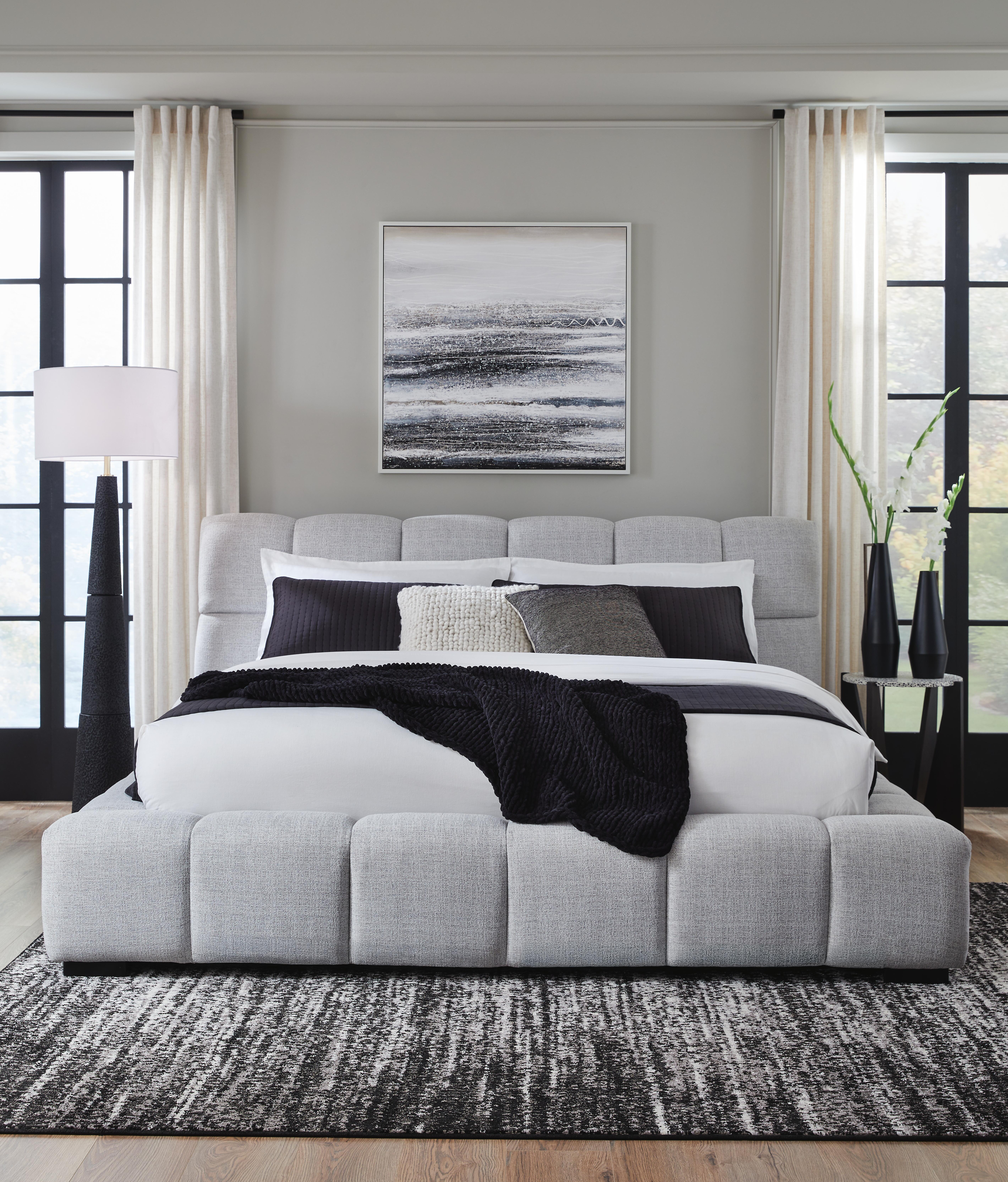 Grendusk - Queen Upholstered Bed - Light Gray