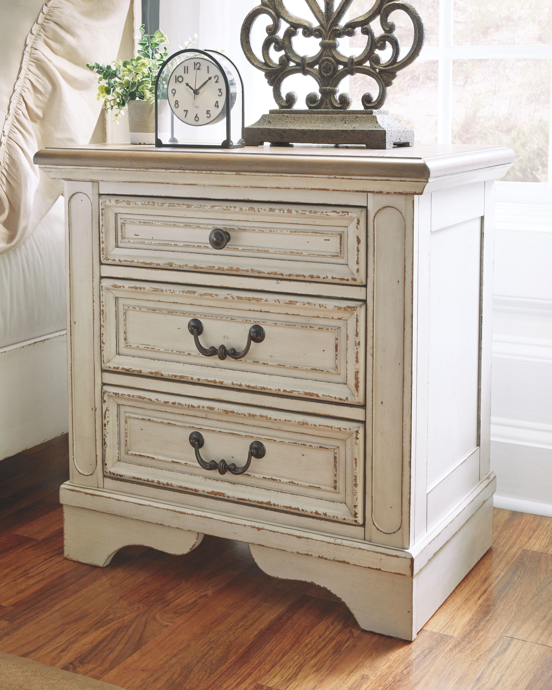 Ashley Furniture Realyn - 8 Pc. - Dresser, Mirror, Chest, King Upholstered Sleigh Bed, 2 Nightstands - Two-tone - Image 8