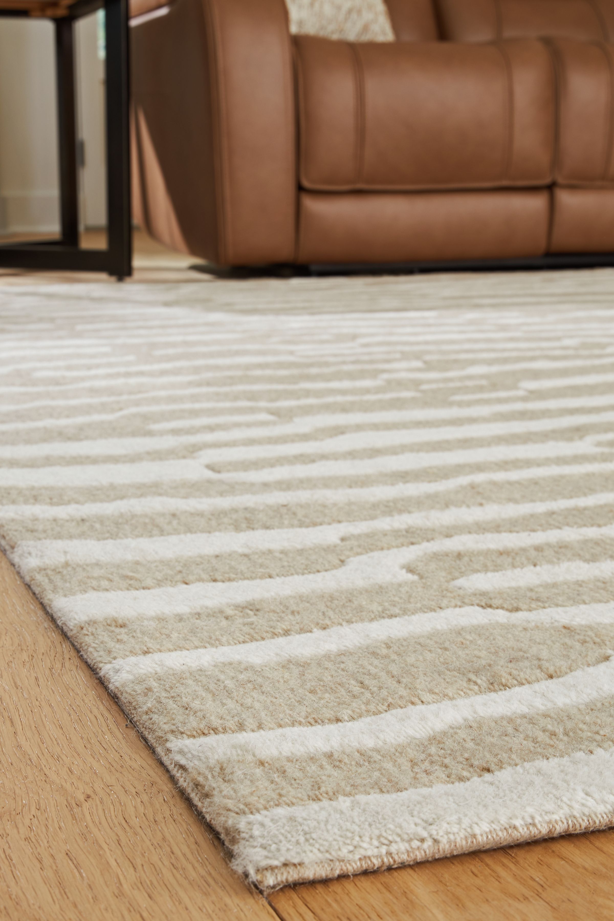 Corrbell - 5' x 7' Rug - Beige / White