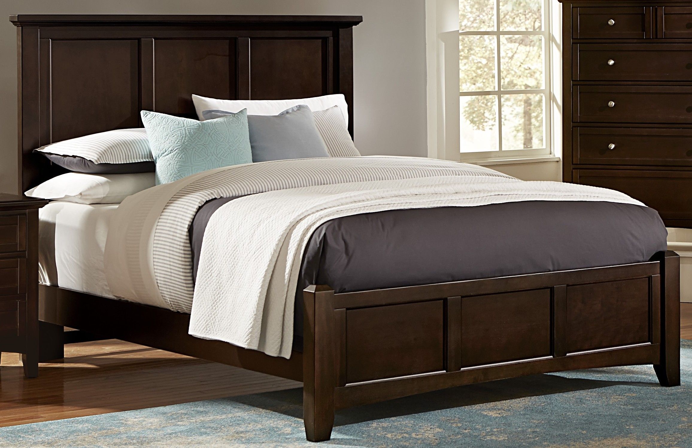 Bonanza - California King Mansion Bed - Merlot Image