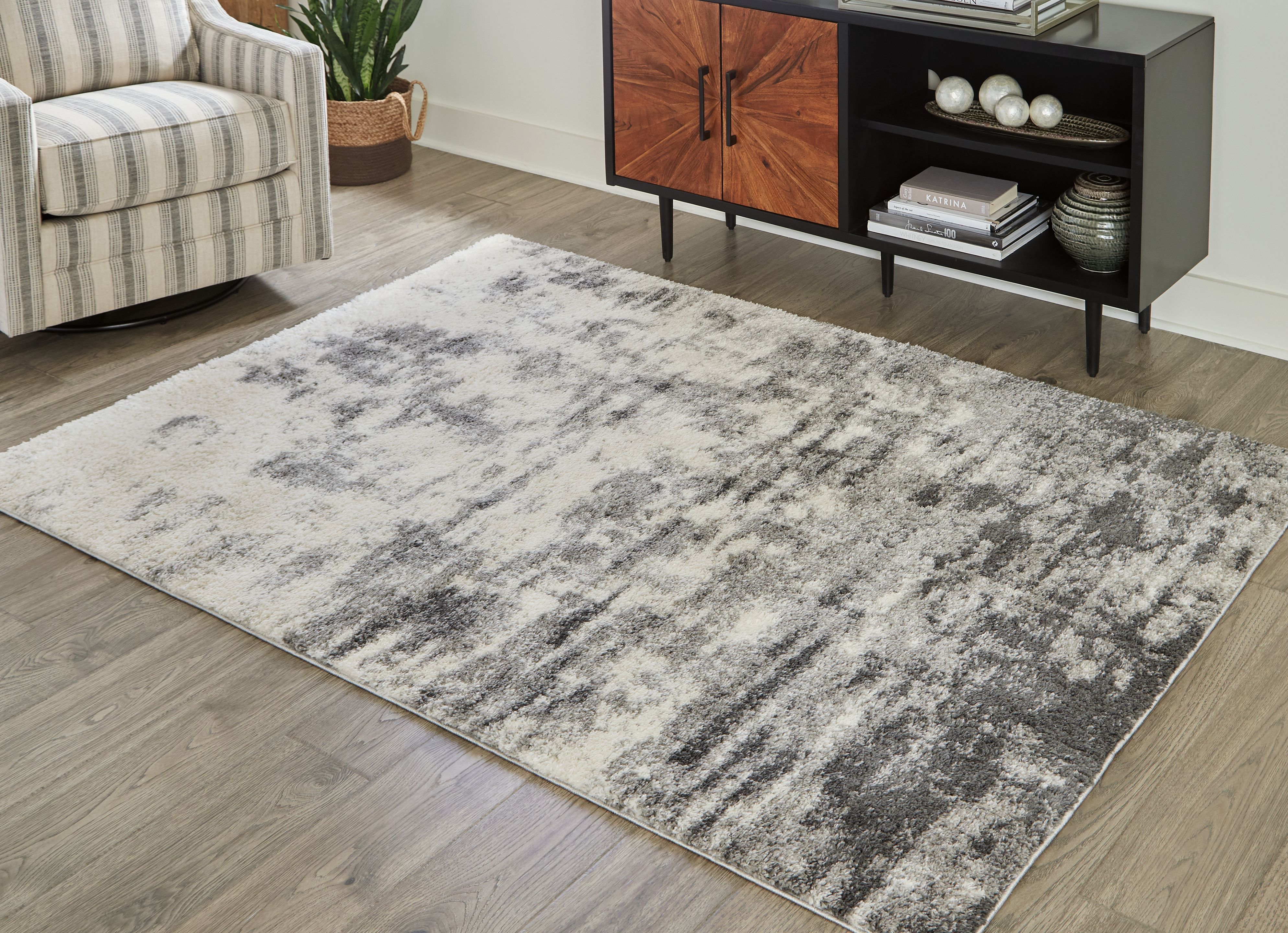 Gerdie - 8' x 10' Rug - Cream / Gray