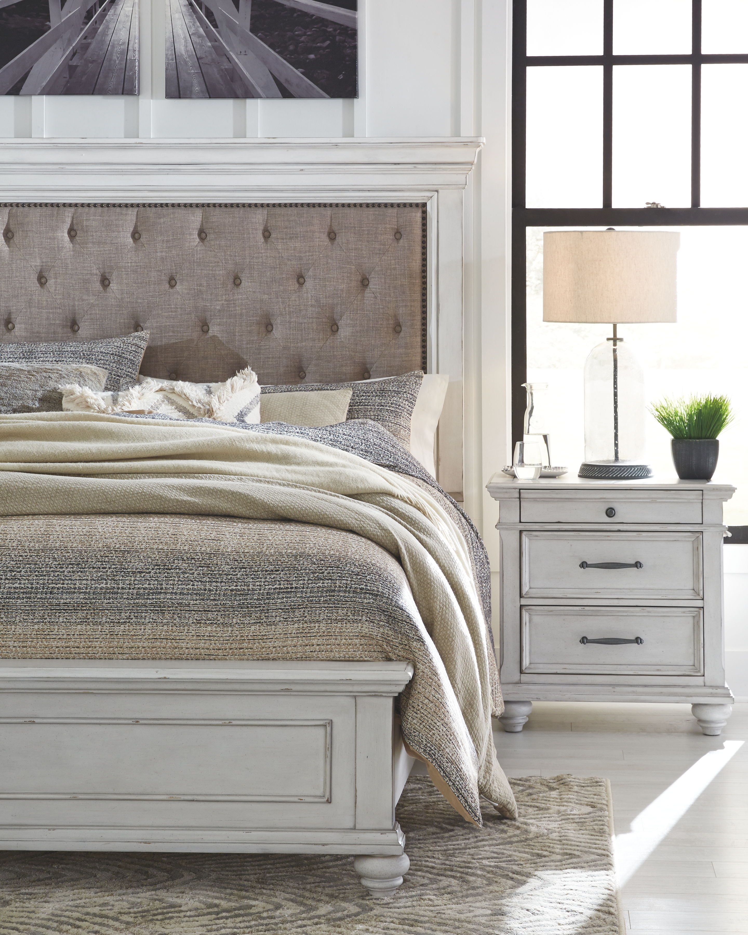 Kanwyn - 7 Pc. - Dresser, Mirror, Queen Upholstered Panel Bed, 2 Nightstands - Whitewash