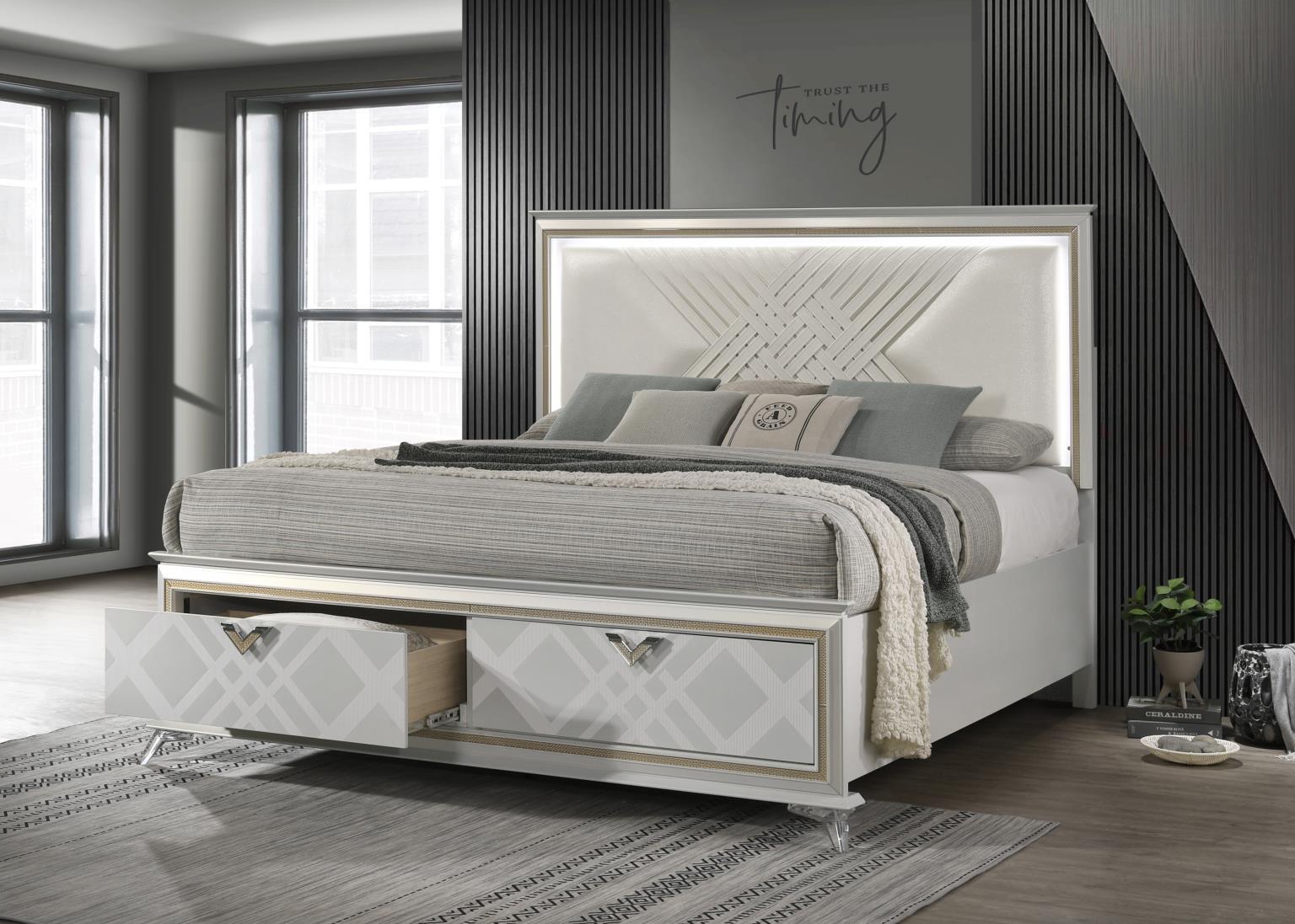 B026 - 3 Piece Bedroom Set (Queen Bed Frame, Dresser, Mirror) - White