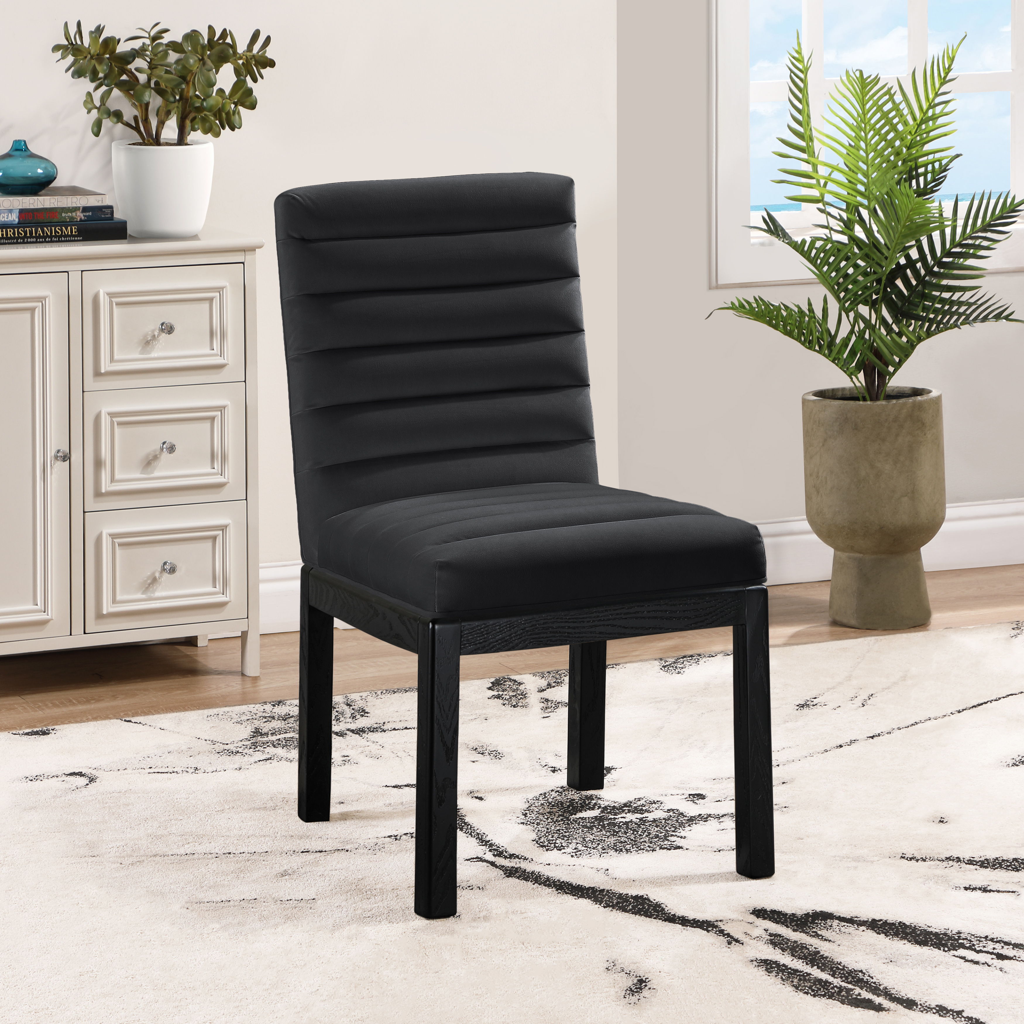 Evelyn - Dining Chair With Black Legs - Black