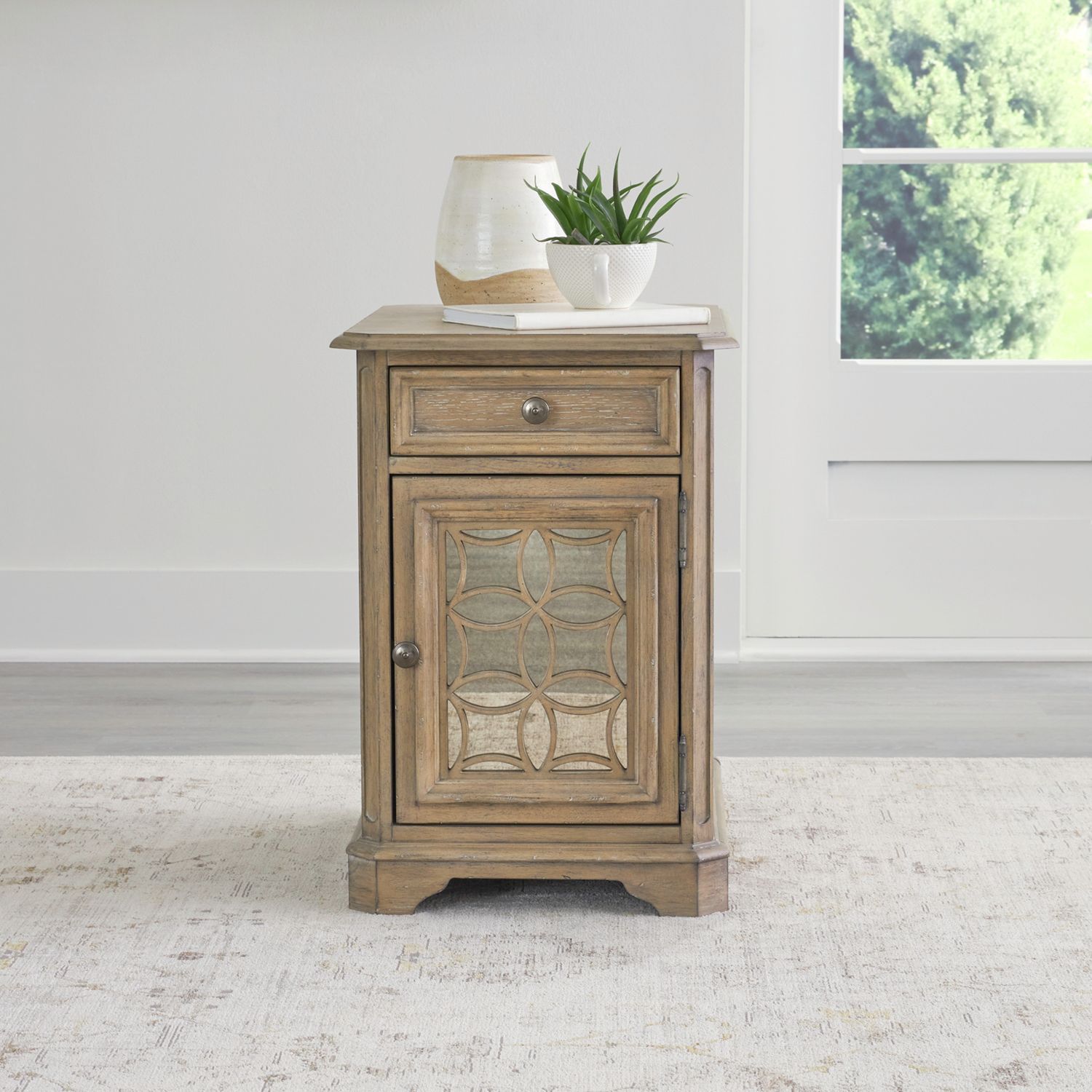 Liberty Furniture Magnolia Manor - Chair Side Table - Brown