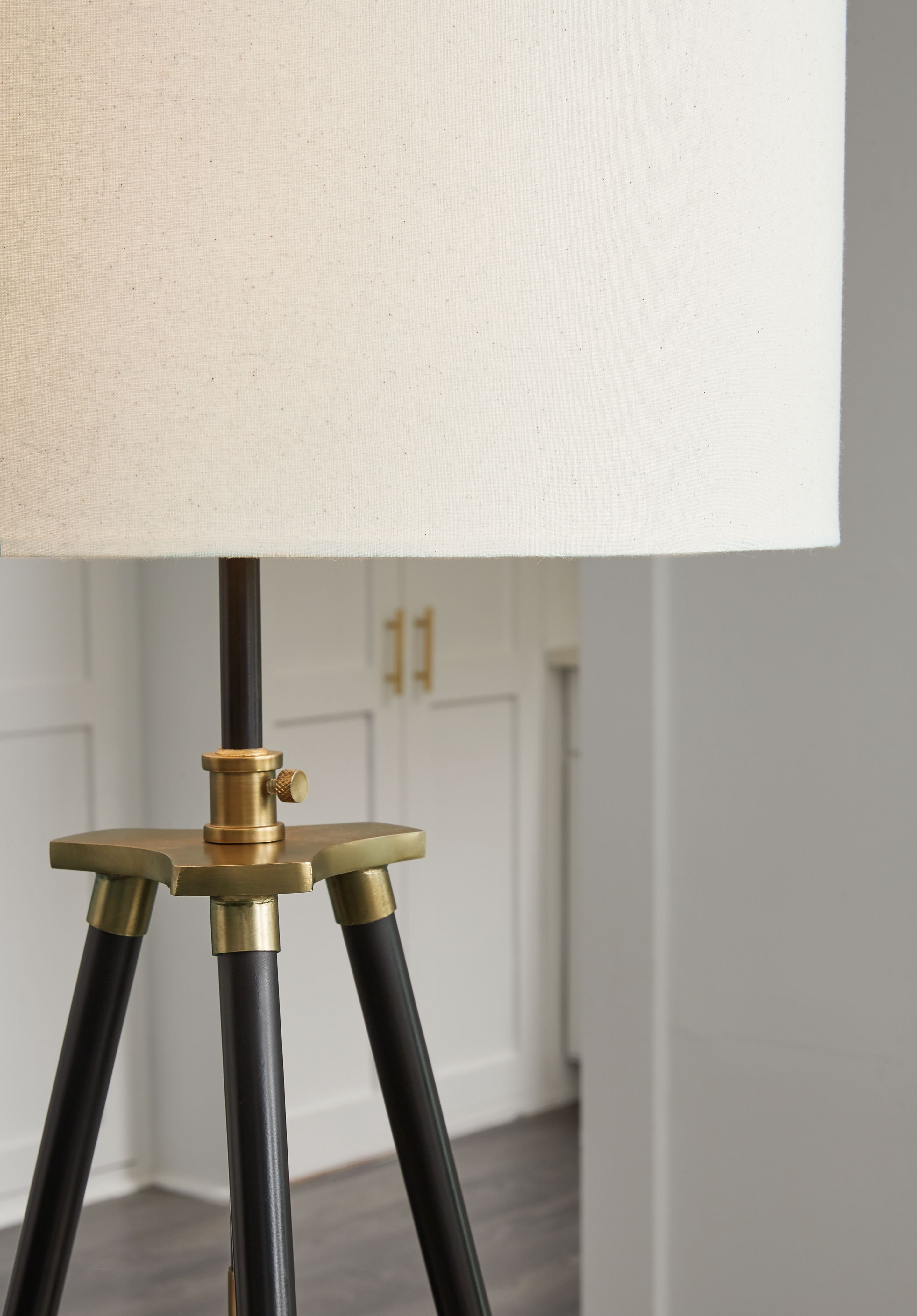 Ashley Furniture Cashner - Metal Floor Lamp - Black / Gold Finish - Image 3