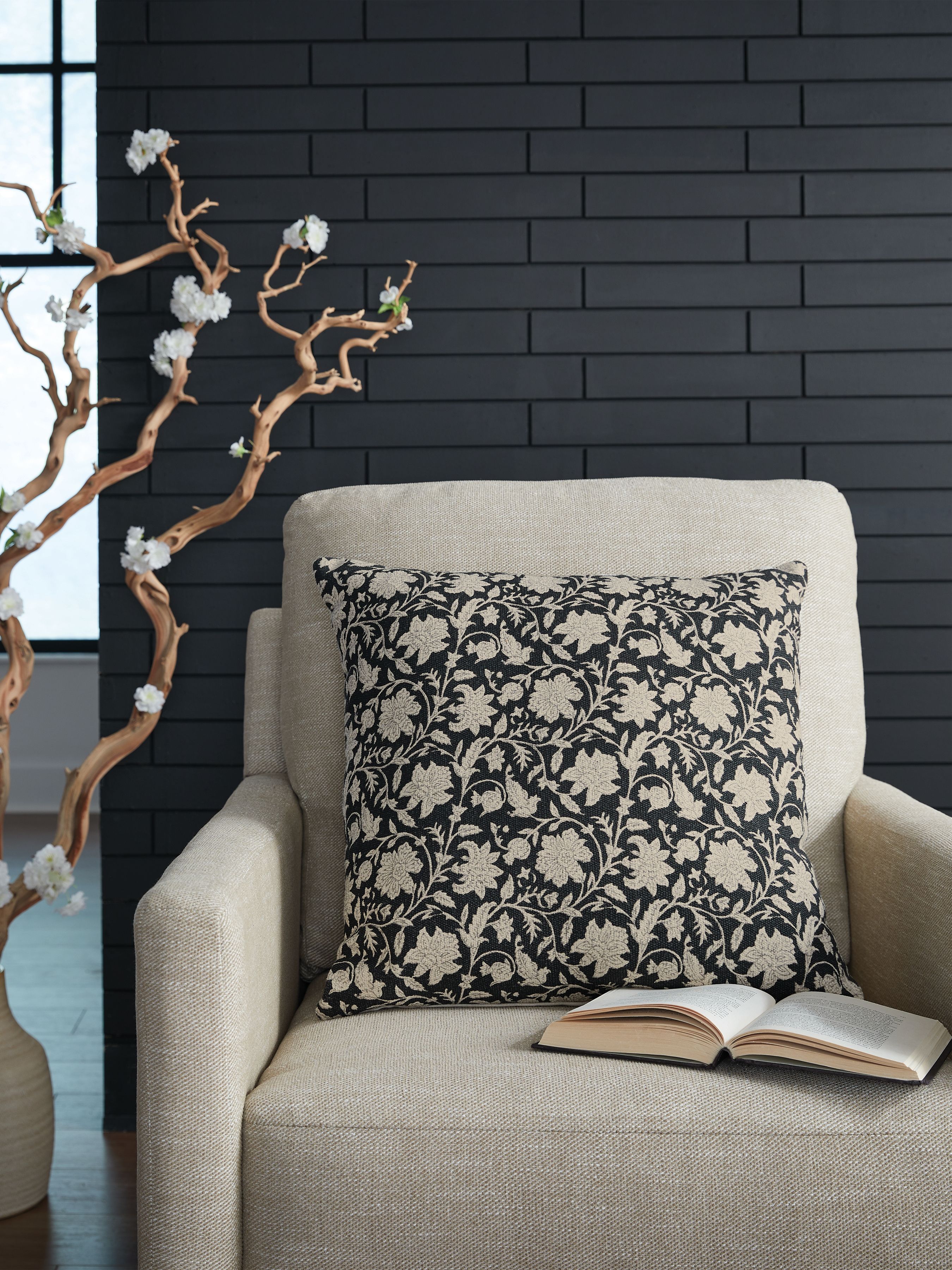 Alanderson - Pillow (Set of 4) - Black / Ivory