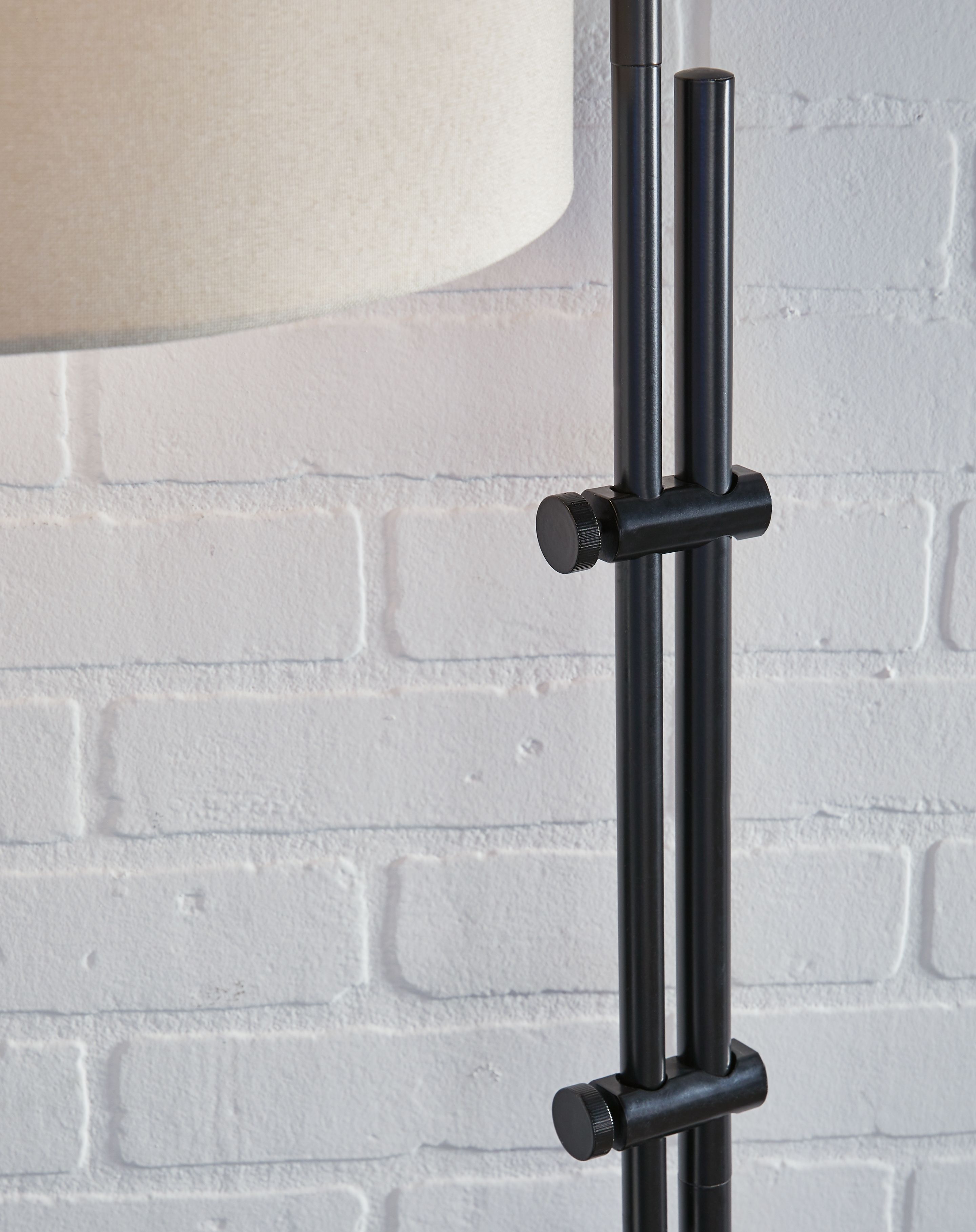 Ashley Furniture Baronvale - Metal Floor Lamp - Black - Image 3