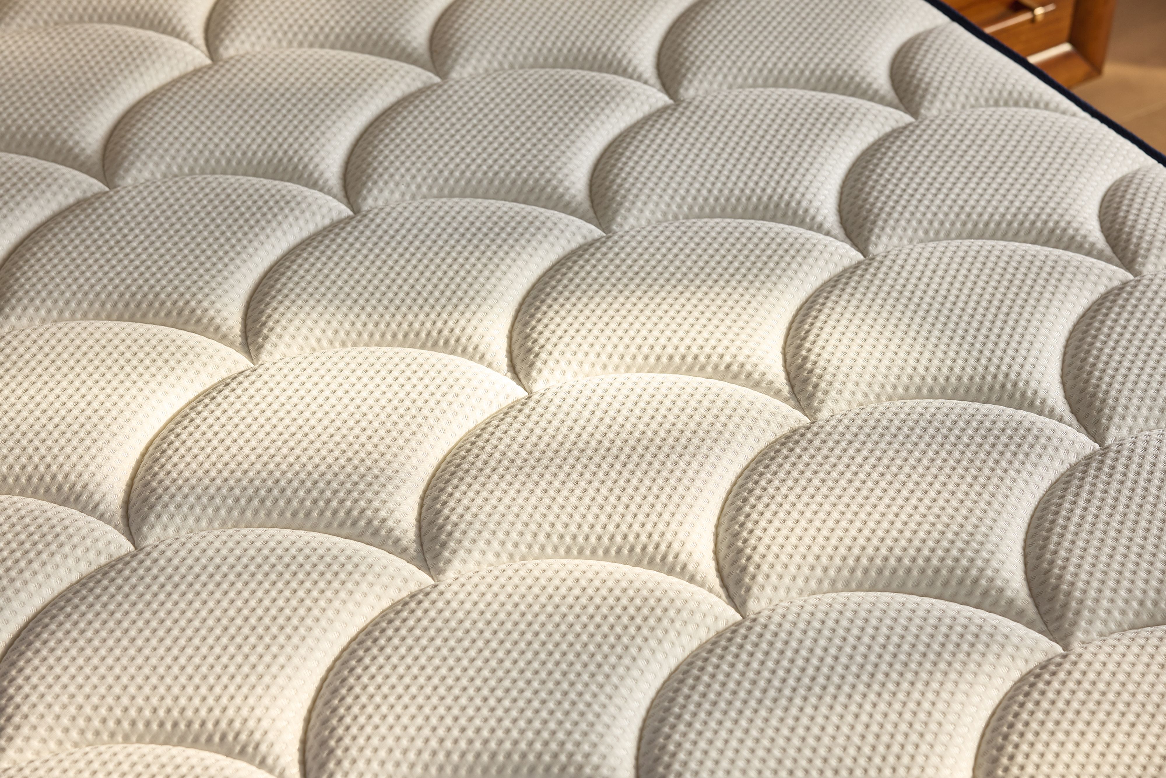 Ashley Furniture DreamCloud Classic Hybrid - Full Mattress - White - Image 8