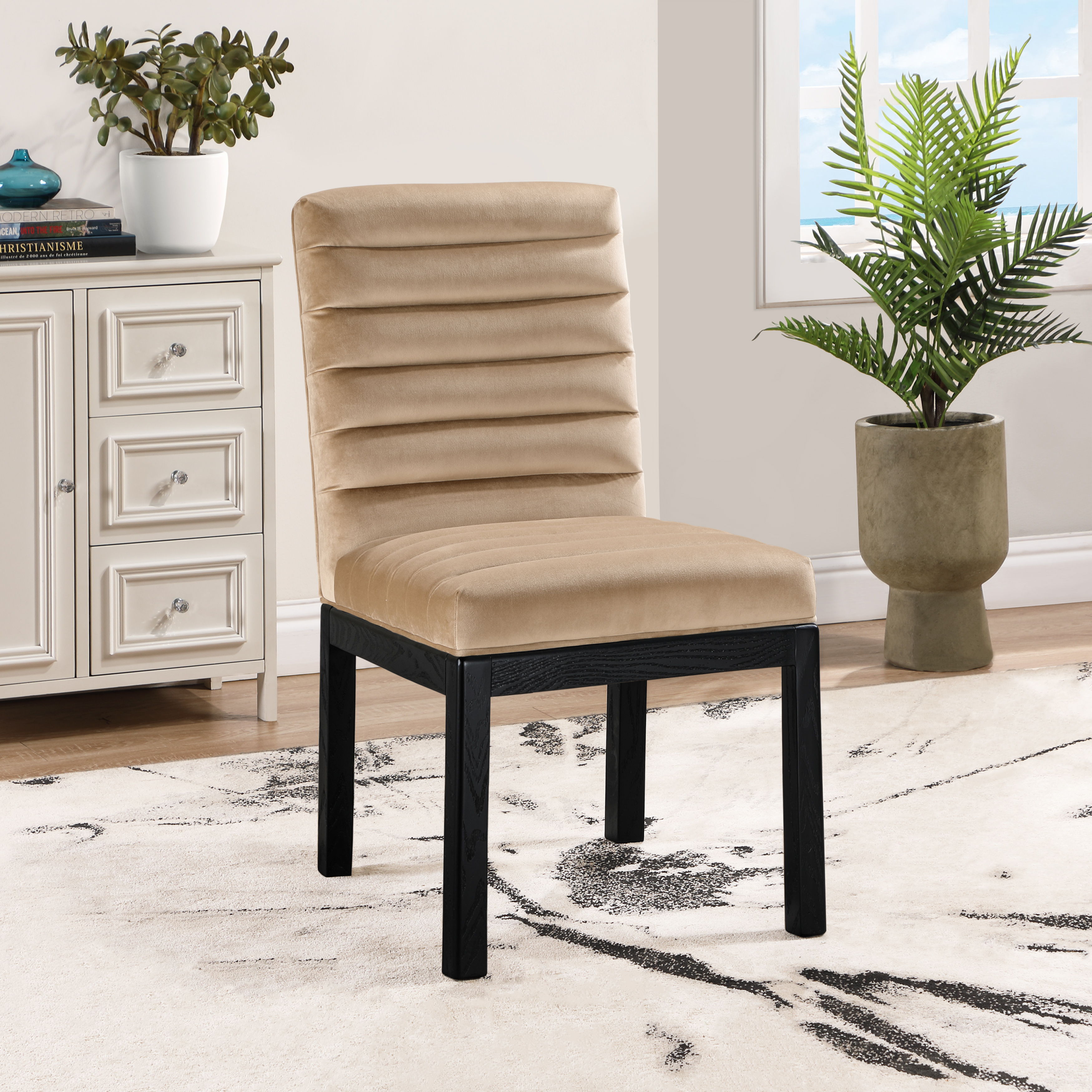 Evelyn - Dining Chair With Black Legs - Beige