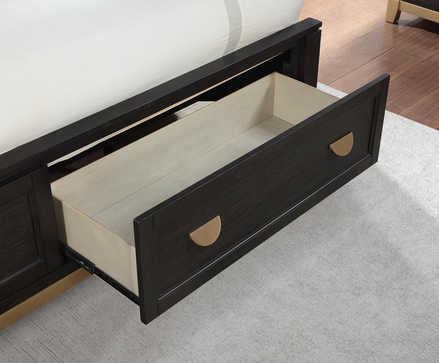 B236 - Queen Bed - Black / Gold