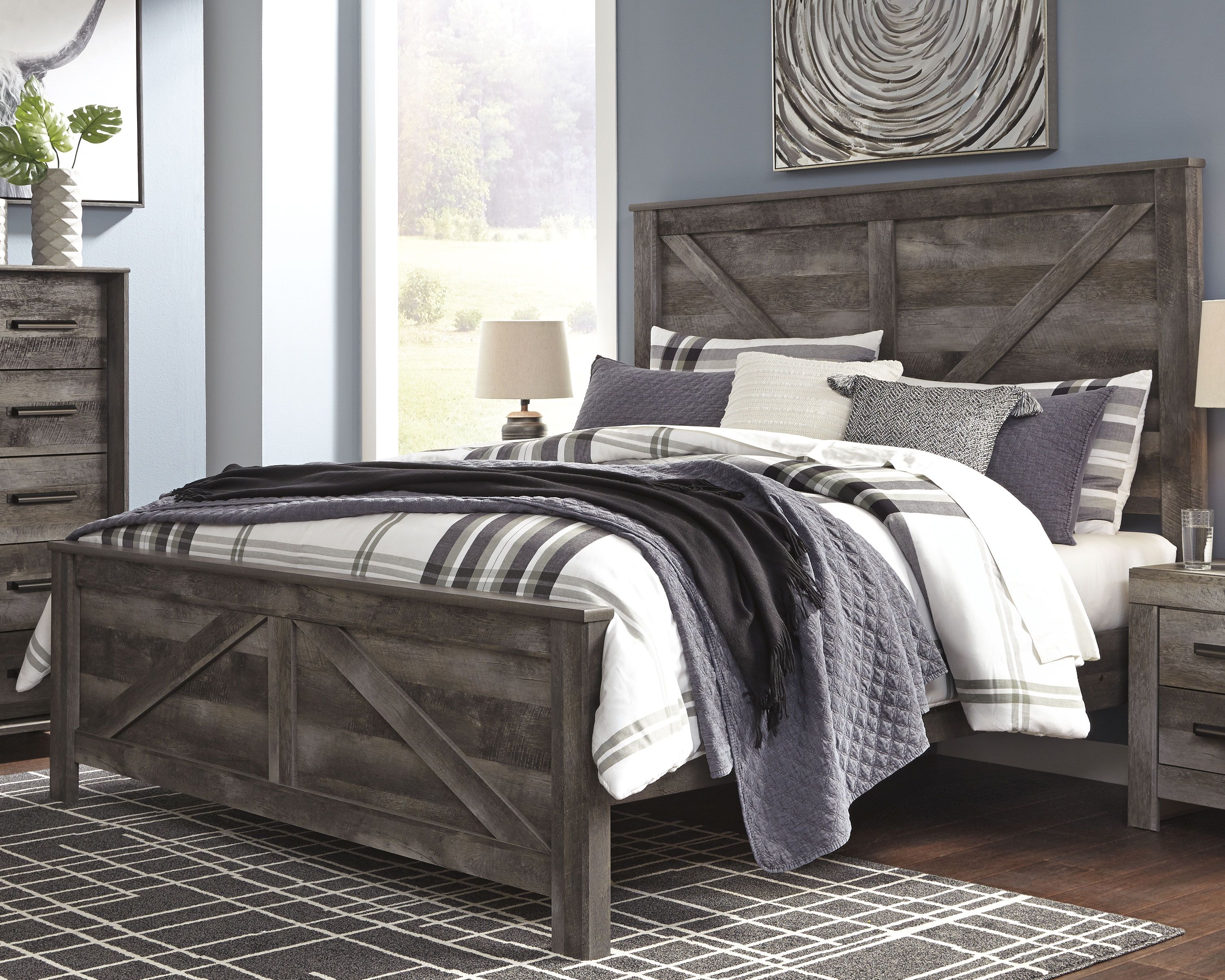 Ashley Furniture Wynnlow - 6 Pc. - Dresser, Mirror, Chest, King Crossbuck Panel Bed - Gray - Image 8